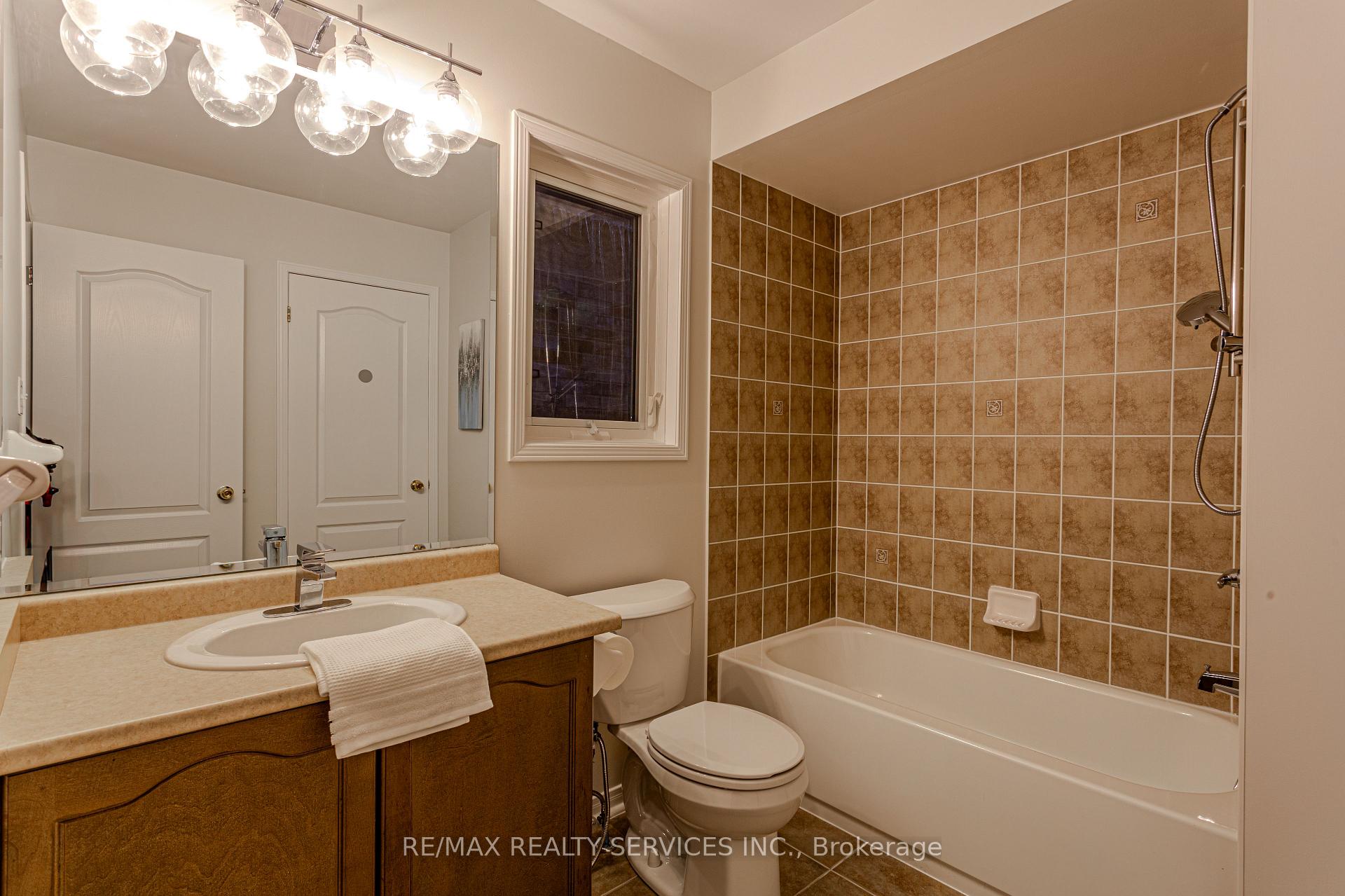 Photo 26 of 93 Venice Gate Drive S, Vaughan, Vellore Village — HOMEH