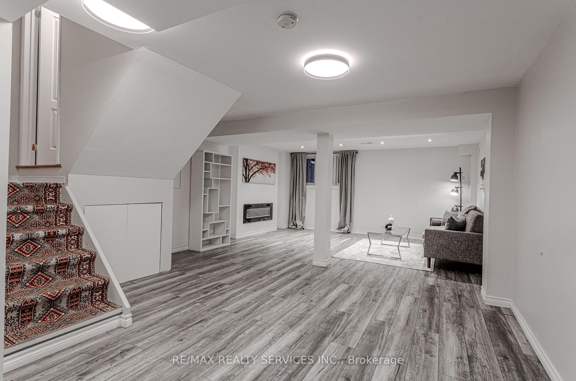 Photo 33 of 93 Venice Gate Drive S, Vaughan, Vellore Village — HOMEH
