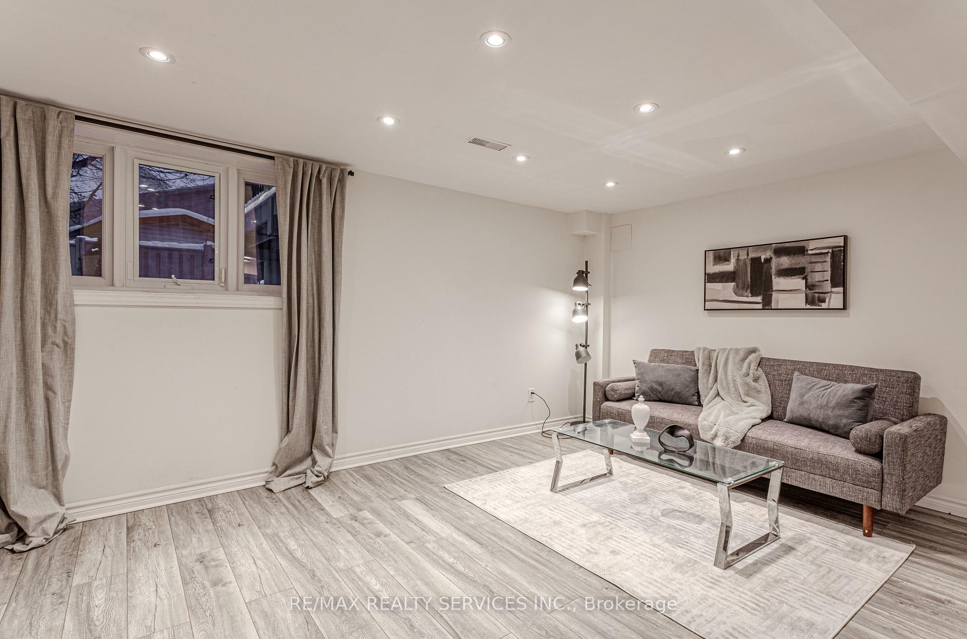 Photo 30 of 93 Venice Gate Drive S, Vaughan, Vellore Village — HOMEH