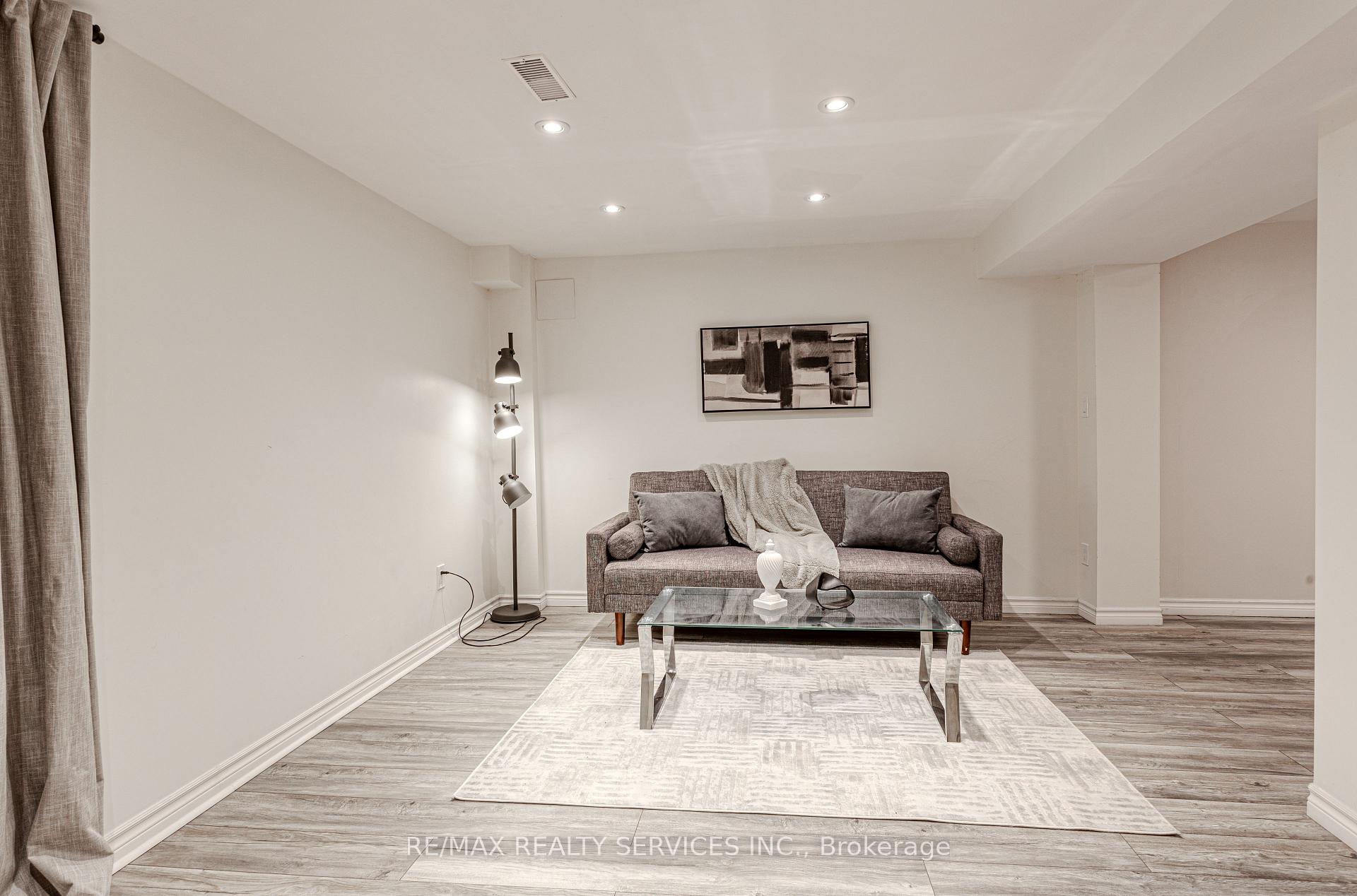Photo 29 of 93 Venice Gate Drive S, Vaughan, Vellore Village — HOMEH