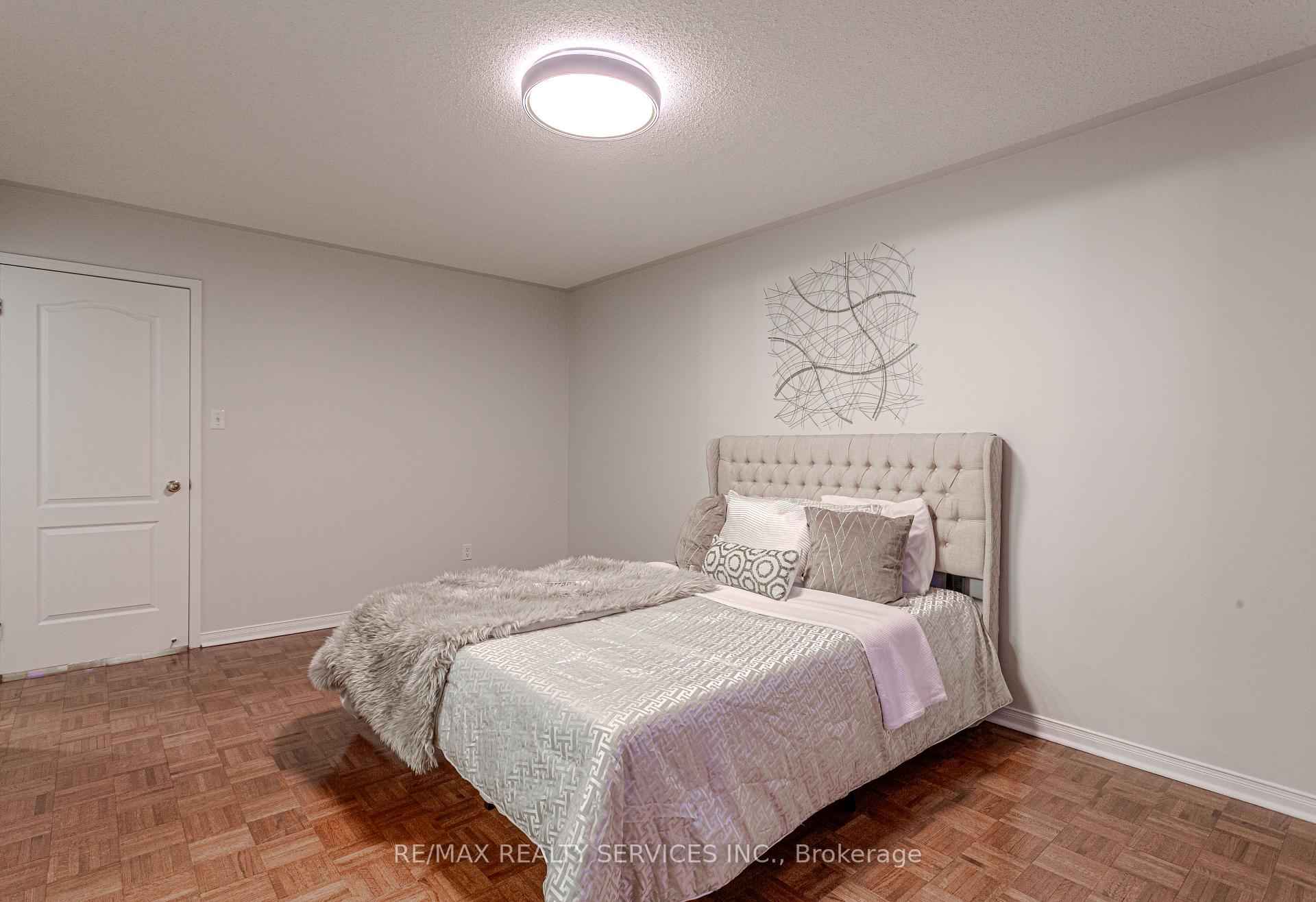 Photo 31 of 93 Venice Gate Drive S, Vaughan, Vellore Village — HOMEH