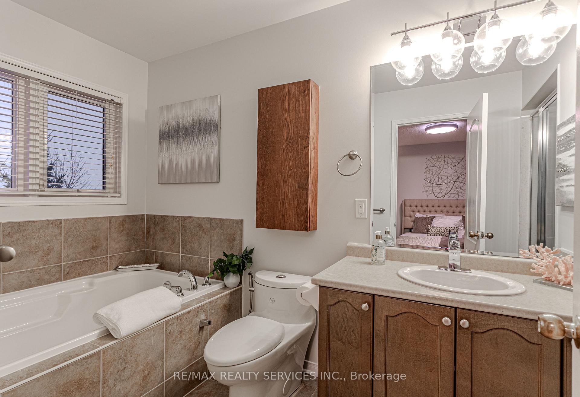 Photo 35 of 93 Venice Gate Drive S, Vaughan, Vellore Village — HOMEH