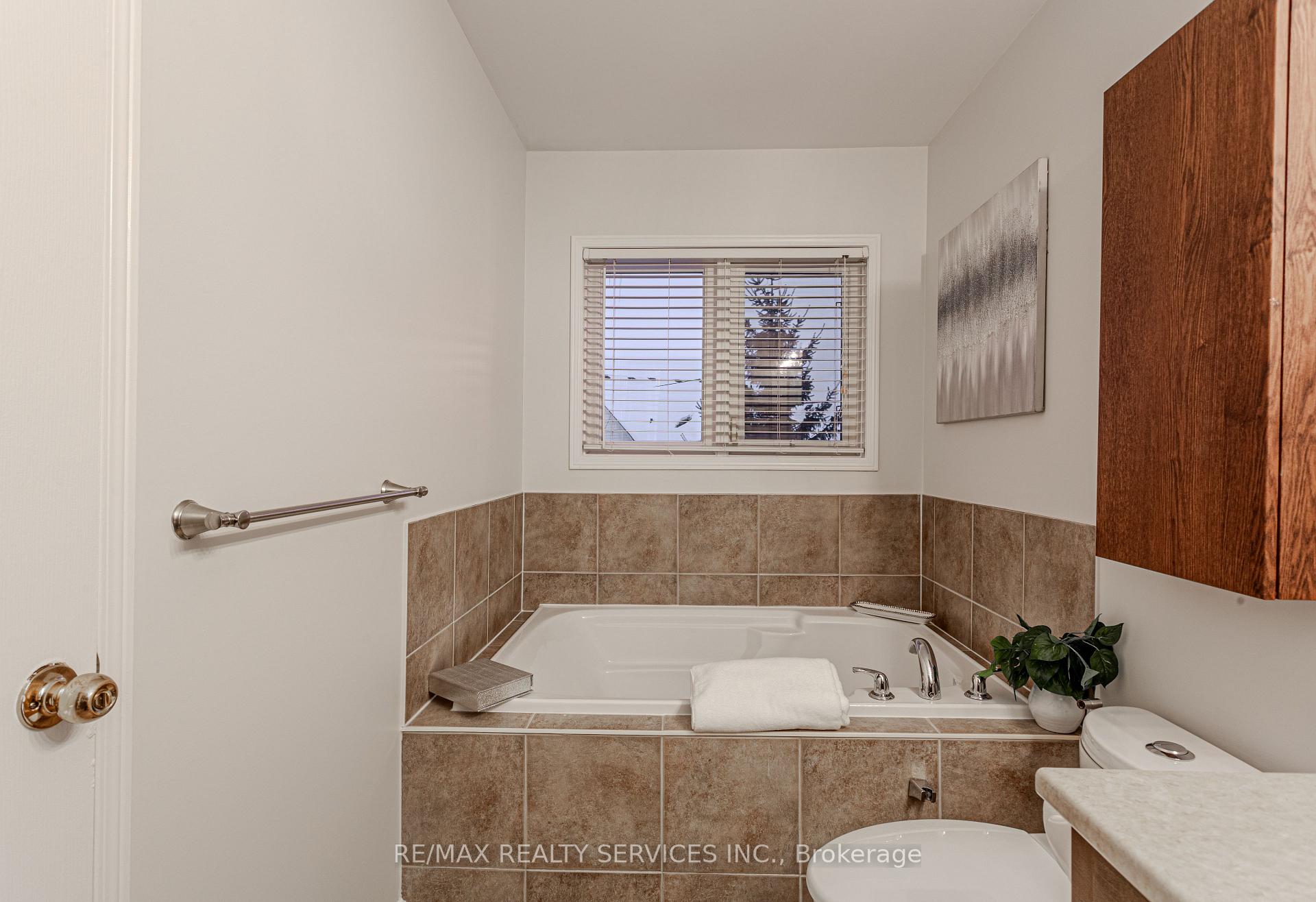 Photo 36 of 93 Venice Gate Drive S, Vaughan, Vellore Village — HOMEH