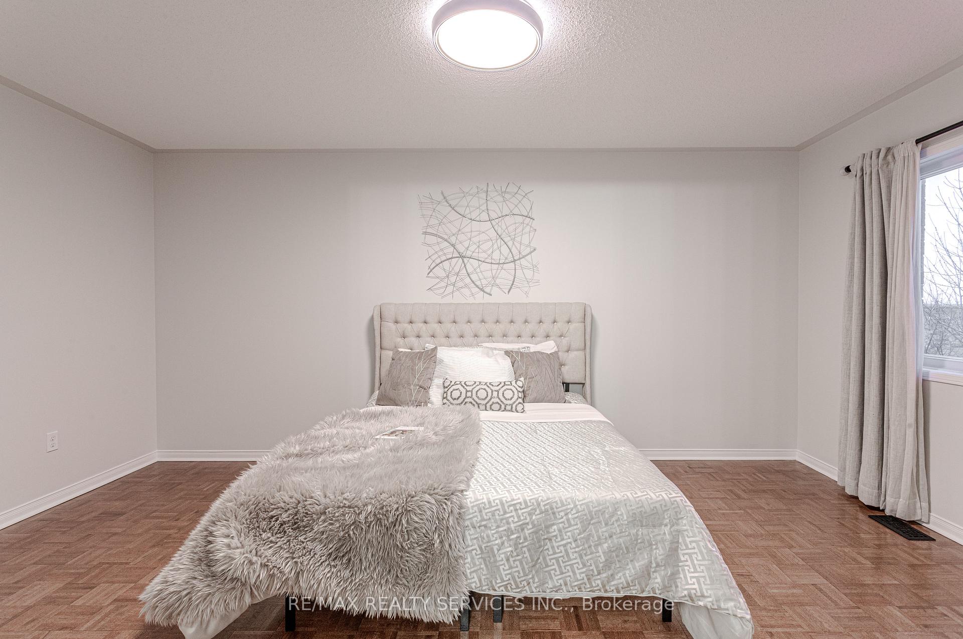 Photo 37 of 93 Venice Gate Drive S, Vaughan, Vellore Village — HOMEH