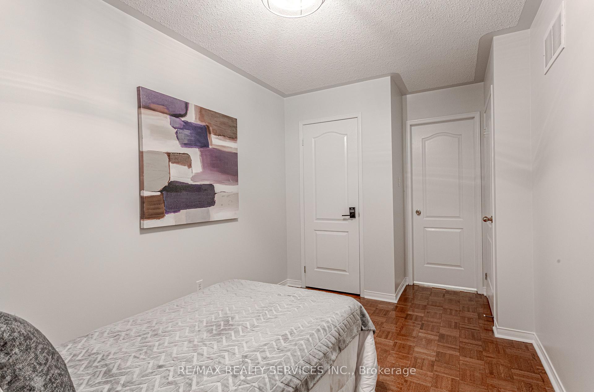 Photo 42 of 93 Venice Gate Drive S, Vaughan, Vellore Village — HOMEH