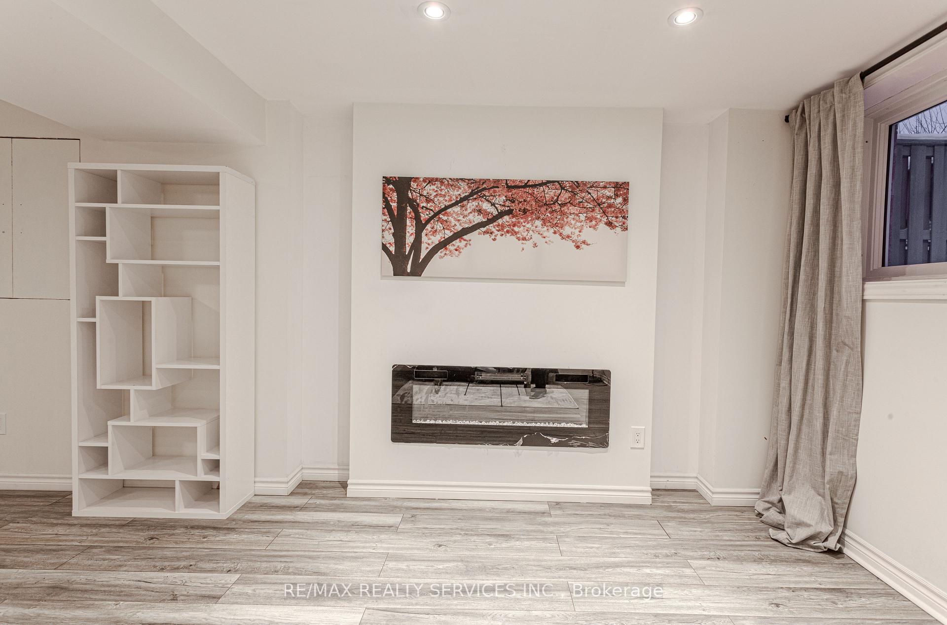 Photo 45 of 93 Venice Gate Drive S, Vaughan, Vellore Village — HOMEH