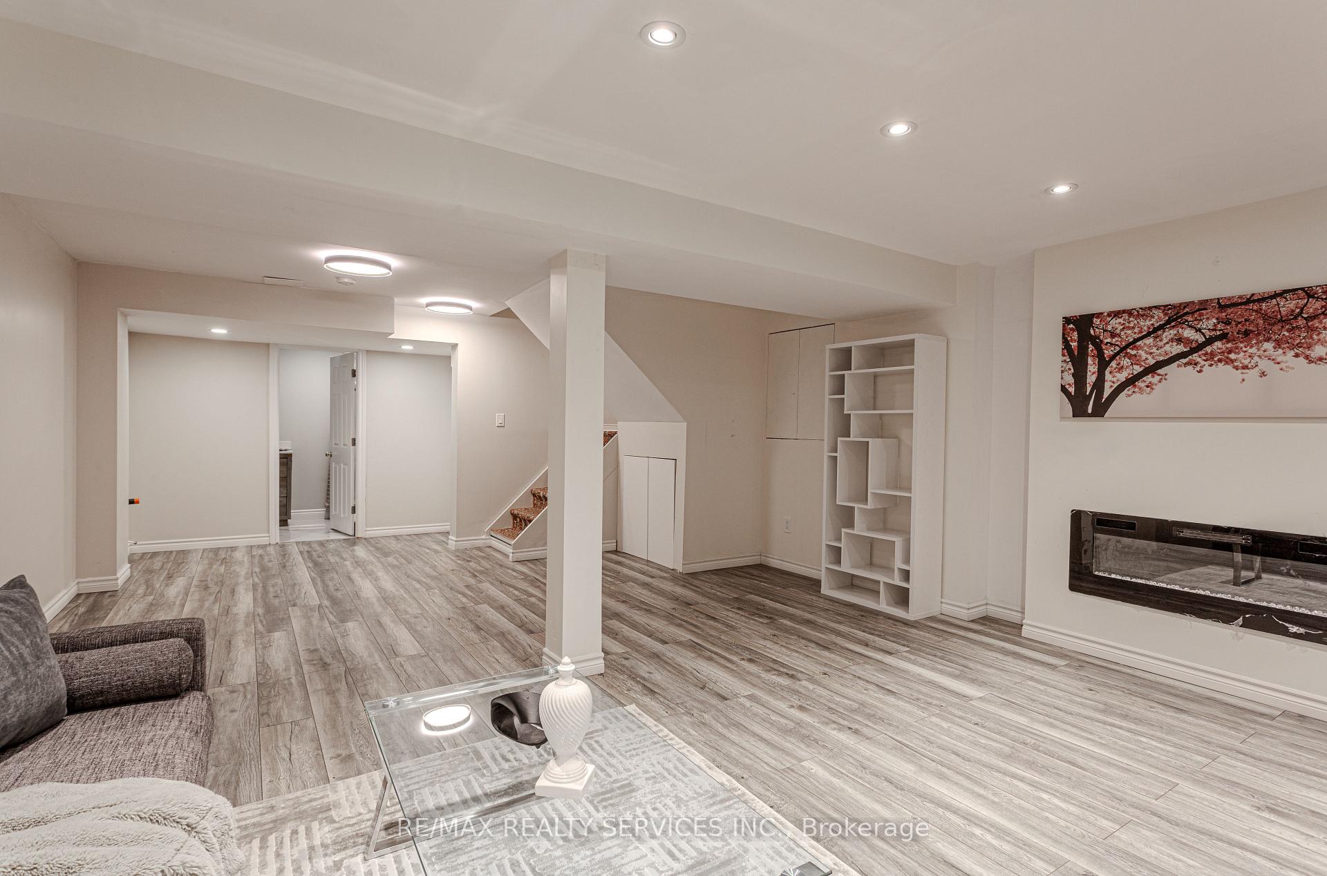 Photo 44 of 93 Venice Gate Drive S, Vaughan, Vellore Village — HOMEH