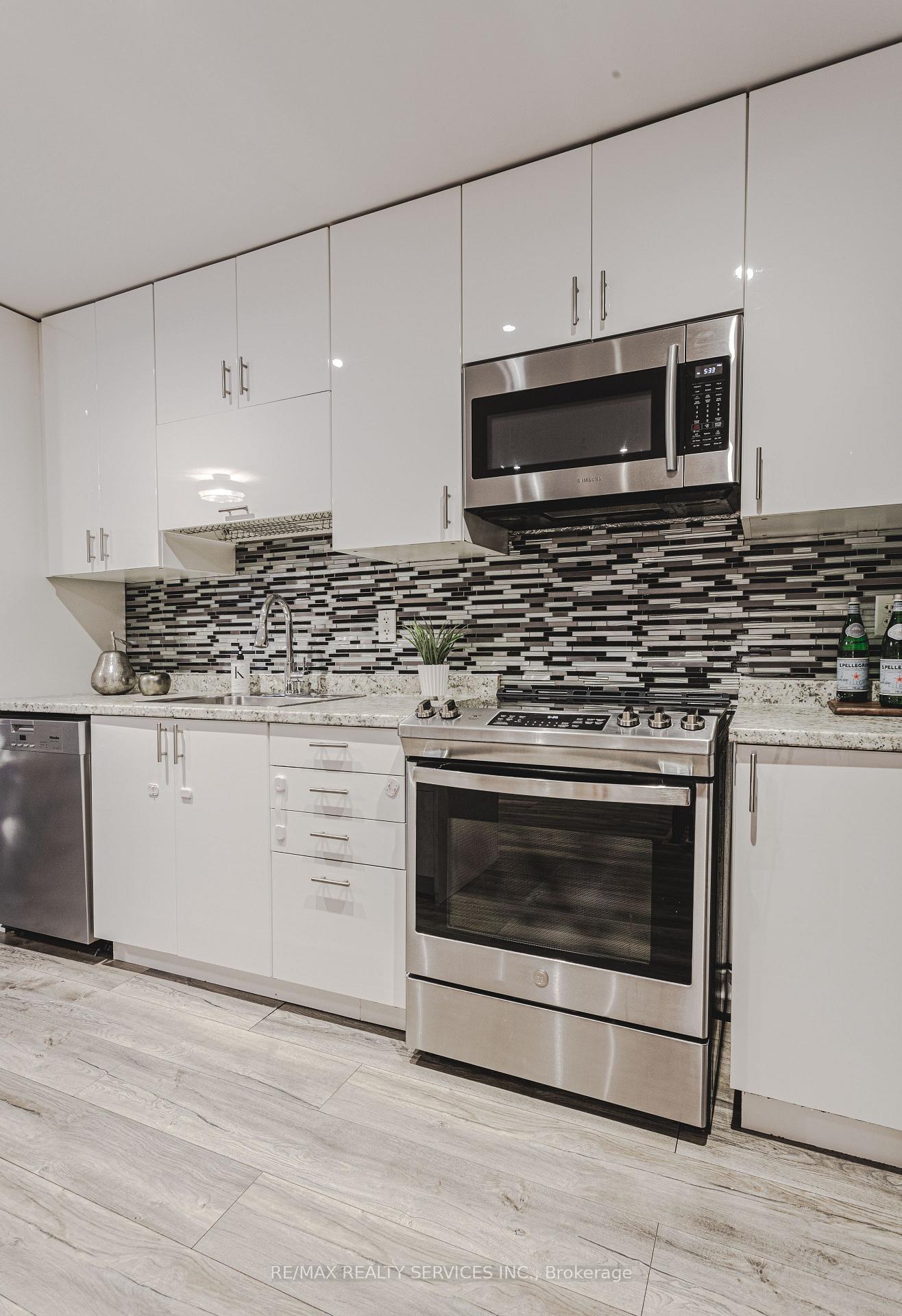 Photo 47 of 93 Venice Gate Drive S, Vaughan, Vellore Village — HOMEH