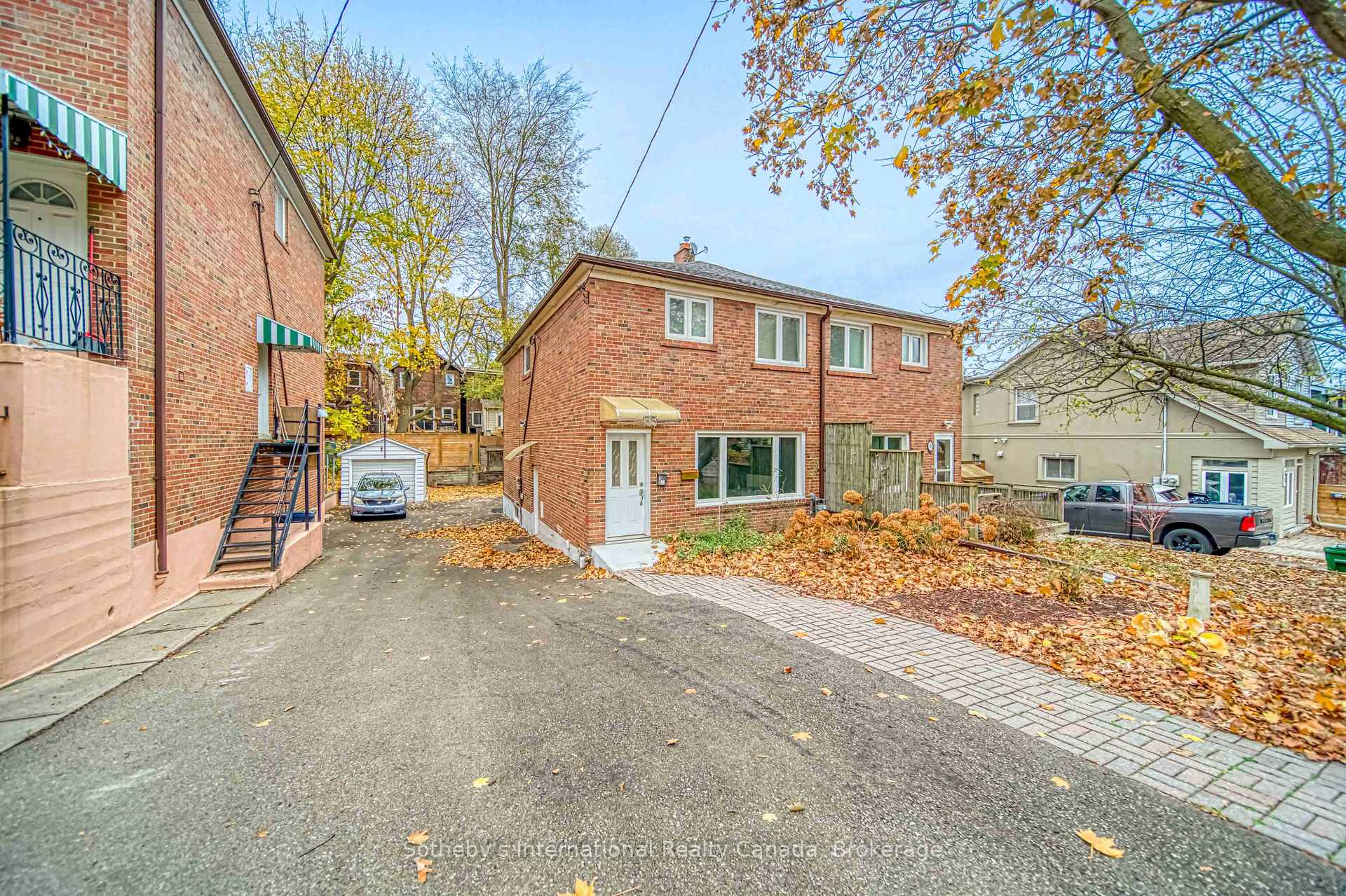 Front of Unit Lower, 35 Bellhaven Road