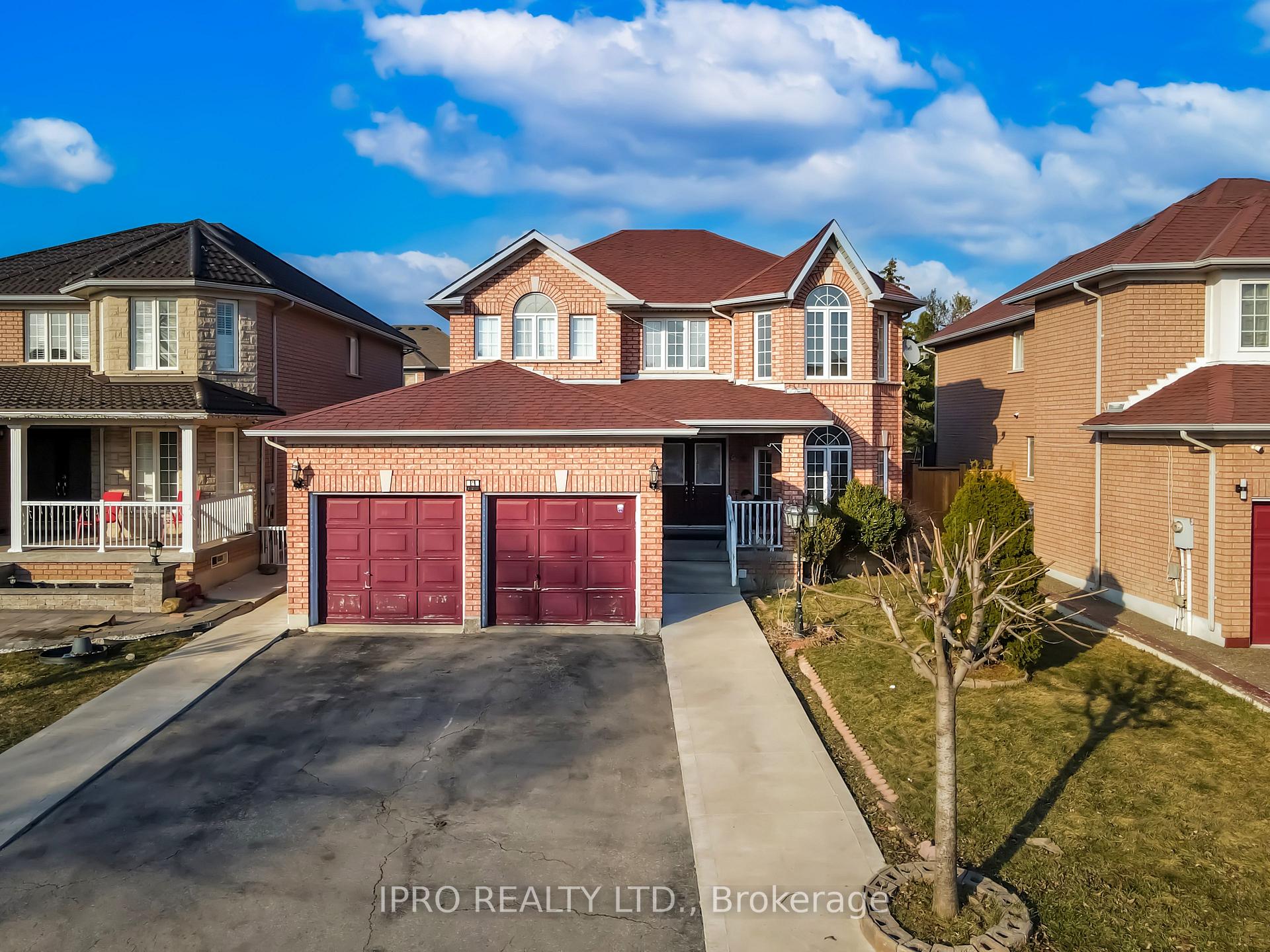 Front of 285 Fernforest Drive
