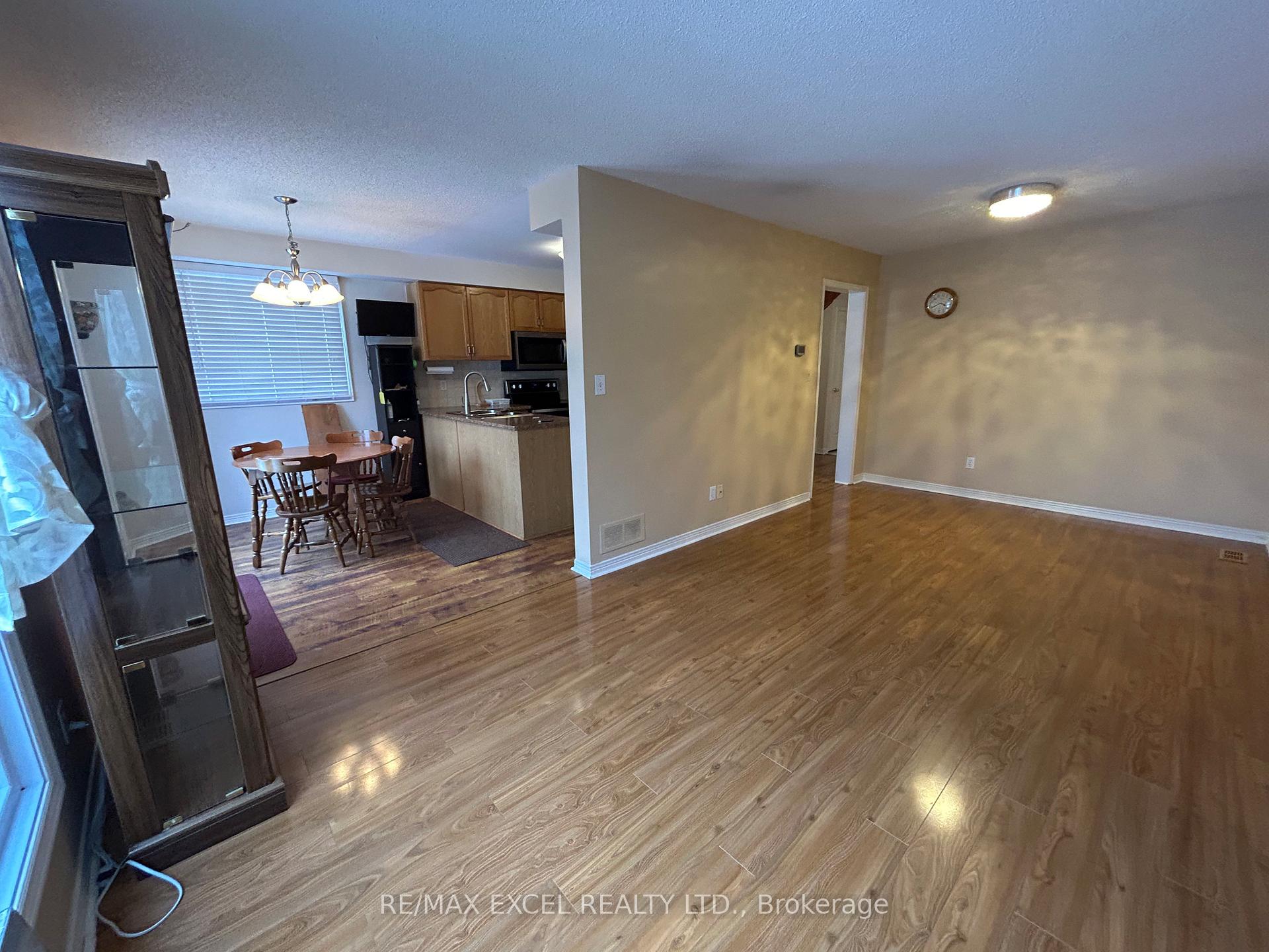 Photo 2 of 118 Stagemaster Crescent, Clarington, Courtice — HOMEH