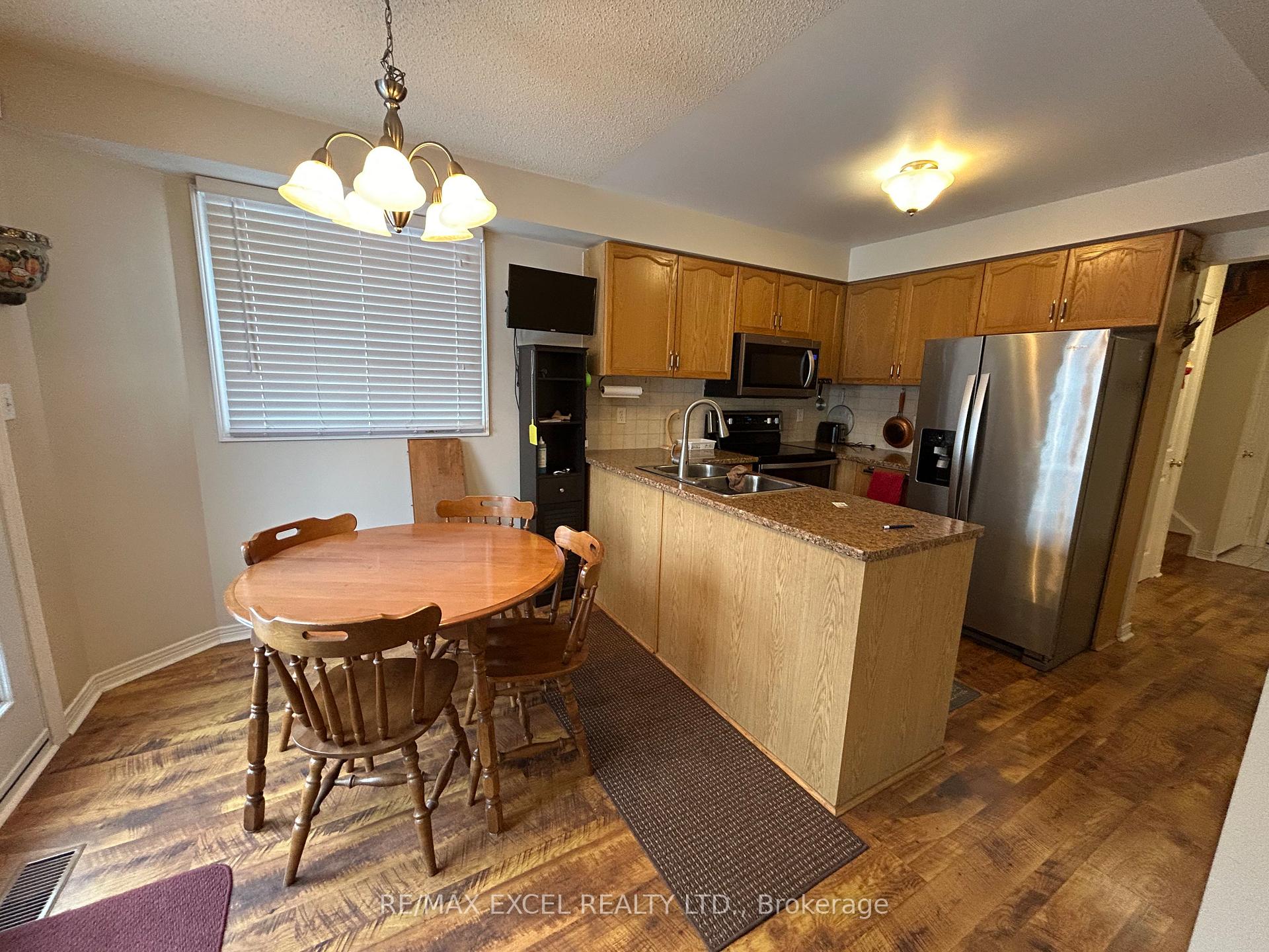 Photo 5 of 118 Stagemaster Crescent, Clarington, Courtice — HOMEH