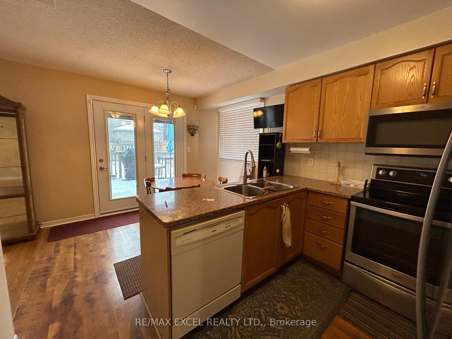 Photo 3 of 118 Stagemaster Crescent, Clarington, Courtice — HOMEH