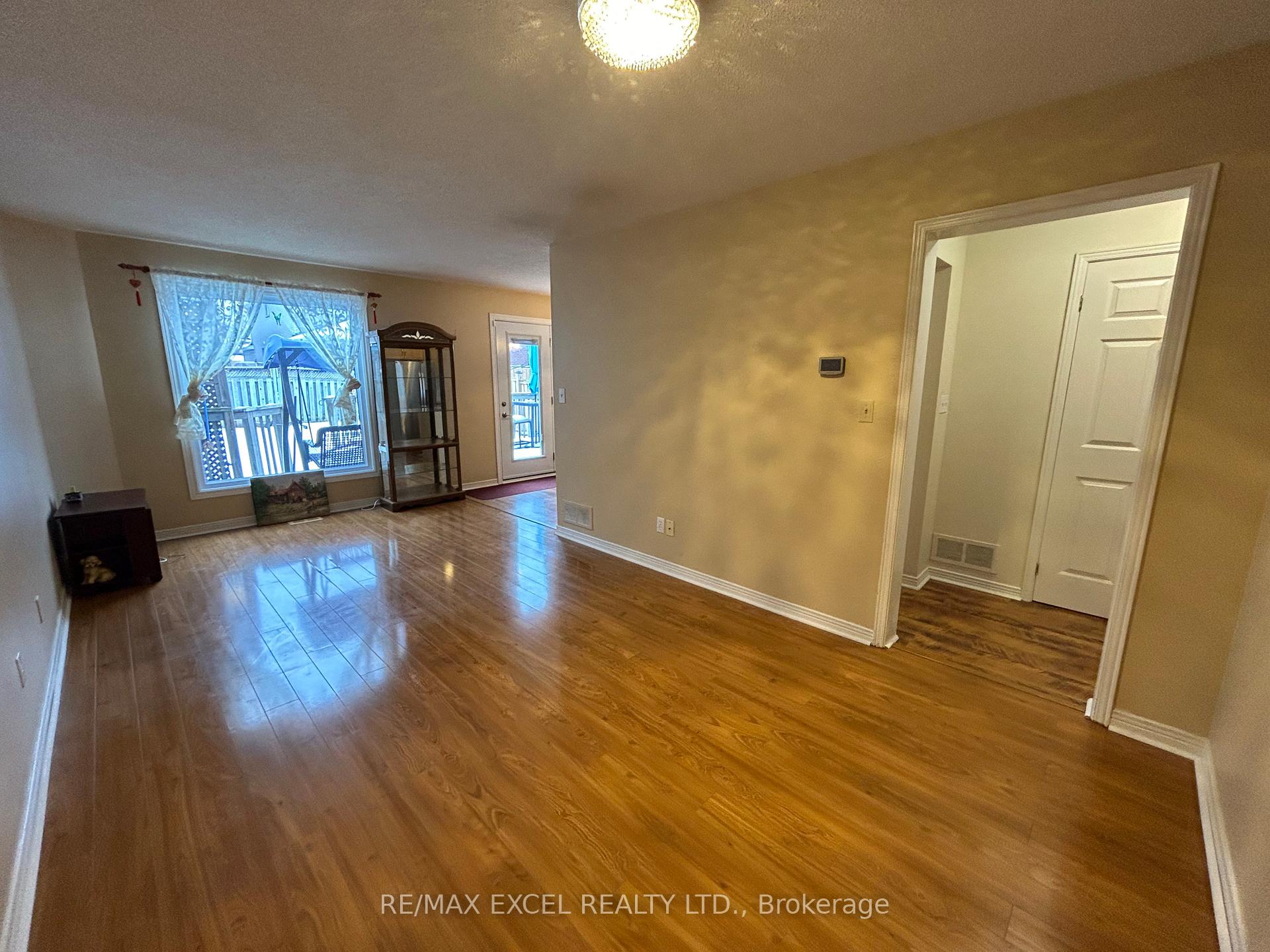 Photo 7 of 118 Stagemaster Crescent, Clarington, Courtice — HOMEH