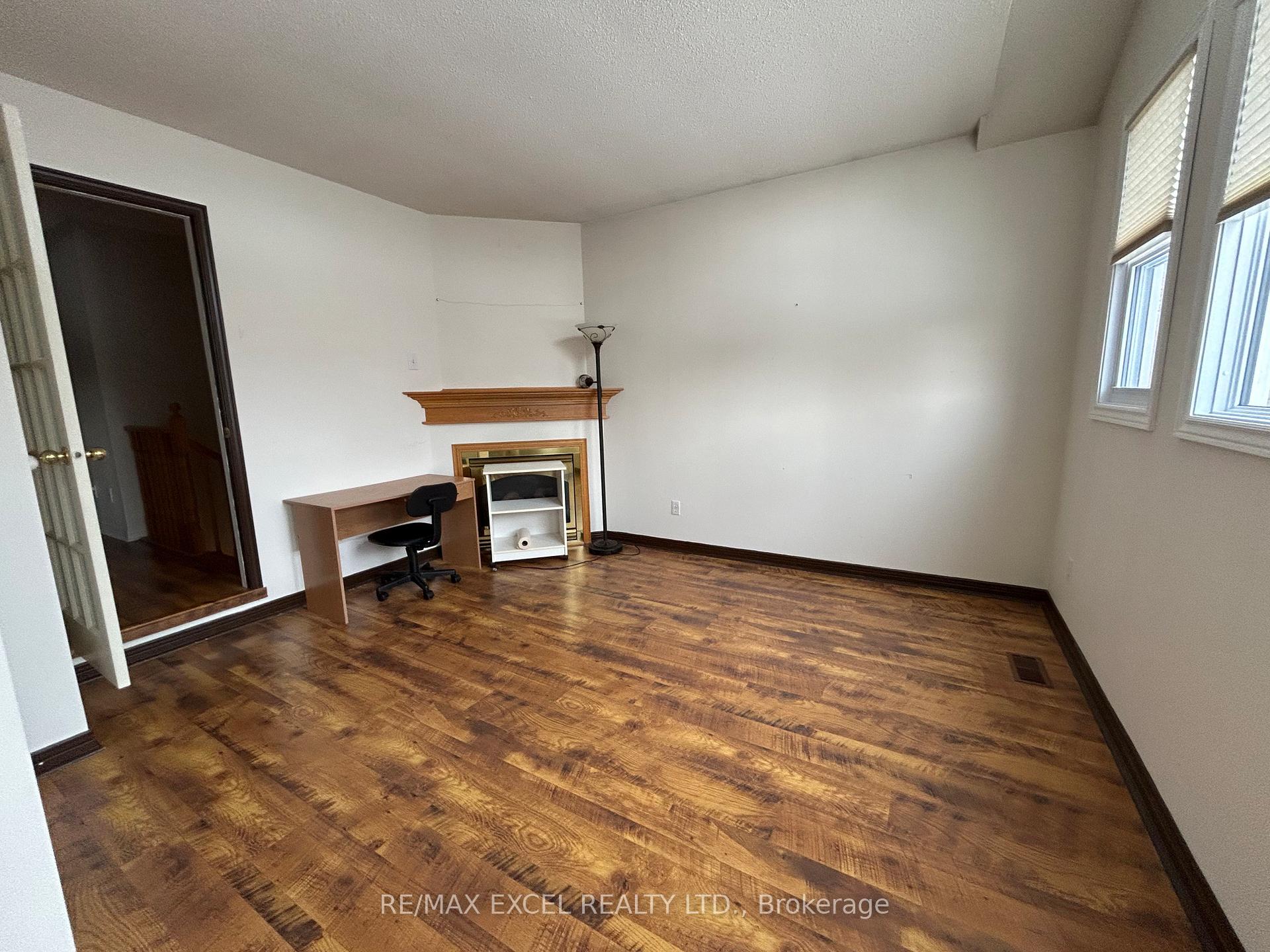 Photo 9 of 118 Stagemaster Crescent, Clarington, Courtice — HOMEH