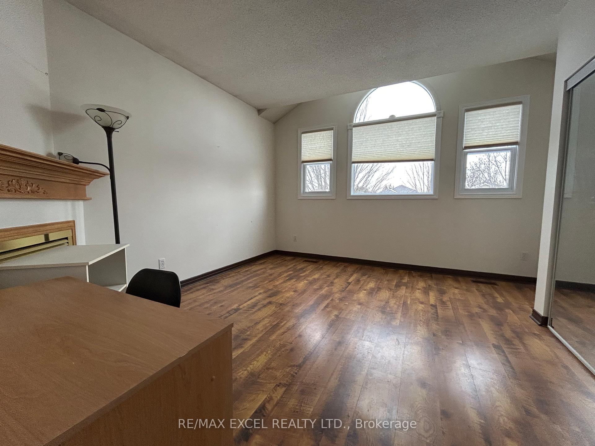 Photo 10 of 118 Stagemaster Crescent, Clarington, Courtice — HOMEH