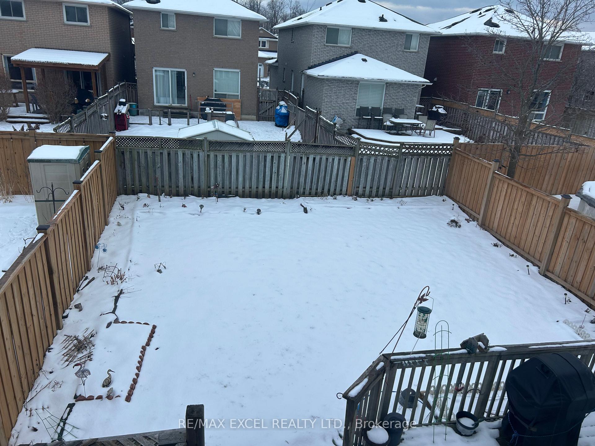 Photo 17 of 118 Stagemaster Crescent, Clarington, Courtice — HOMEH