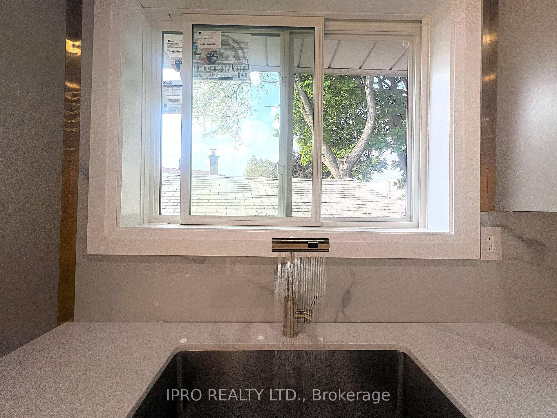 Photo 5 of 847 Reytan Boulevard, Pickering, Bay Ridges — HOMEH