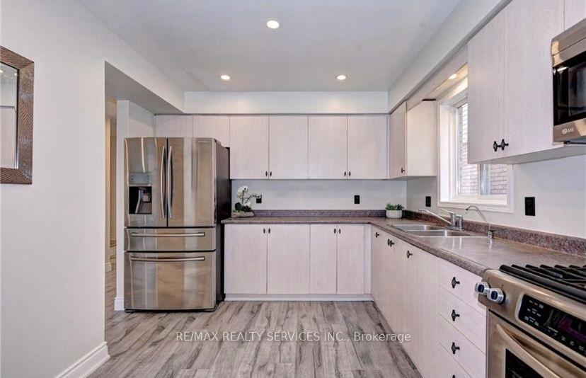 Photo 6 of 108 Sweeney Crescent, Cambridge — HOMEH