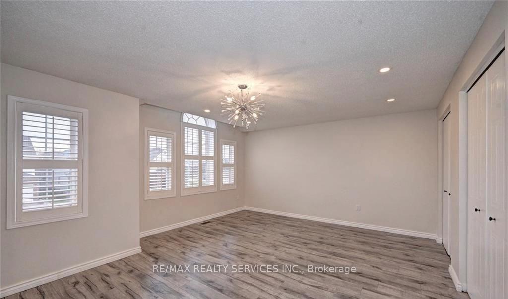 Photo 10 of 108 Sweeney Crescent, Cambridge — HOMEH