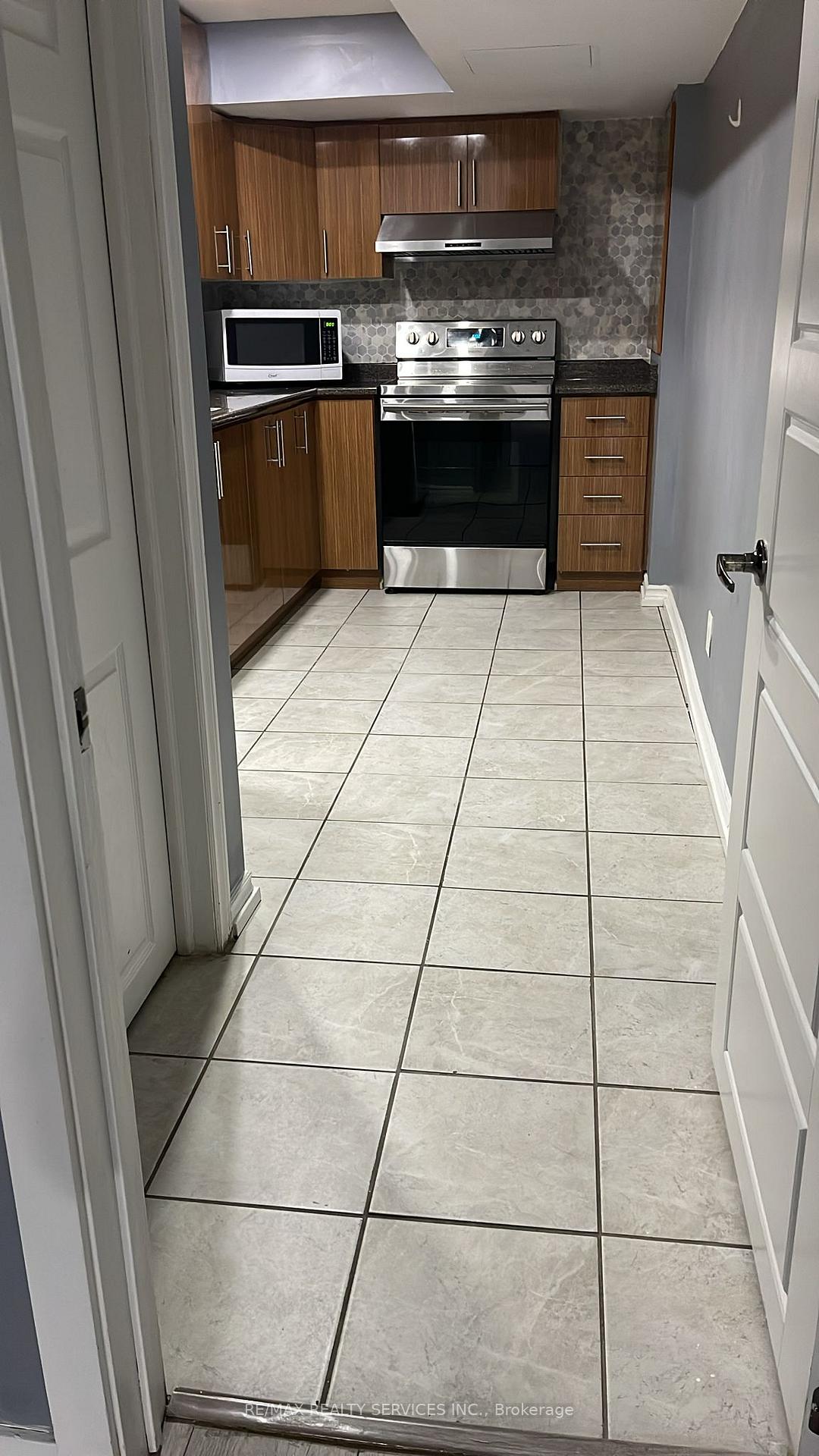 Photo 4 of 16 Hoover Road, Brampton, Northwest Brampton — HOMEH