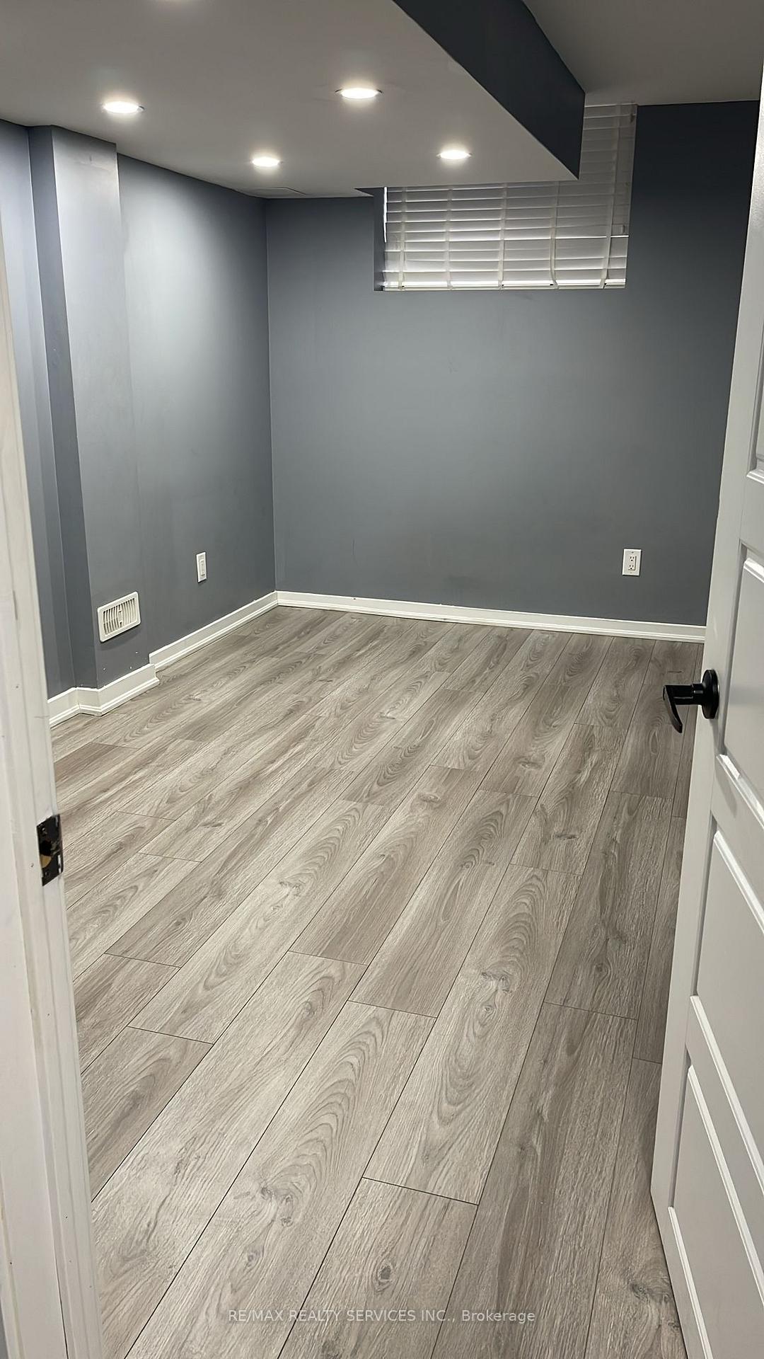 Photo 3 of 16 Hoover Road, Brampton, Northwest Brampton — HOMEH
