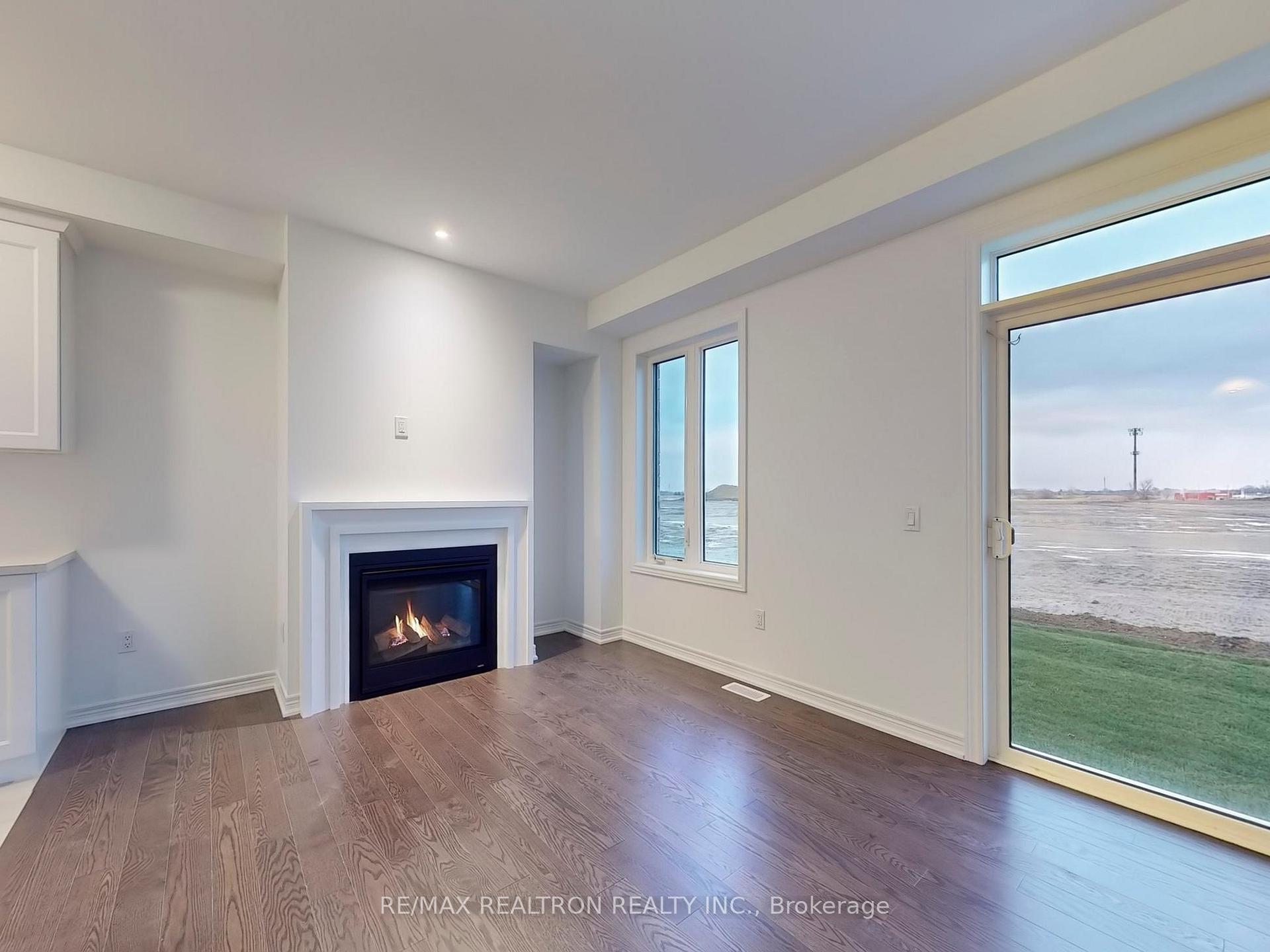 Photo 3 of 87 Picardy Drive, Hamilton, Stoney Creek Mountain — HOMEH