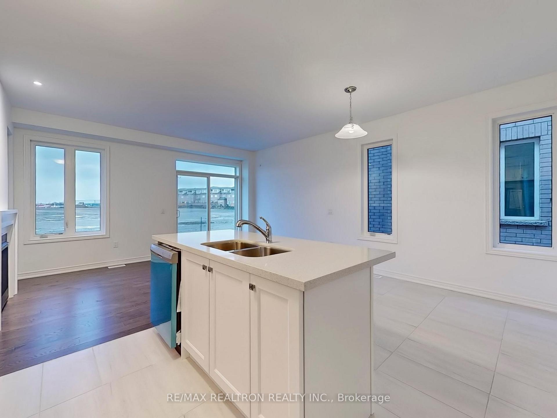 Photo 11 of 87 Picardy Drive, Hamilton, Stoney Creek Mountain — HOMEH