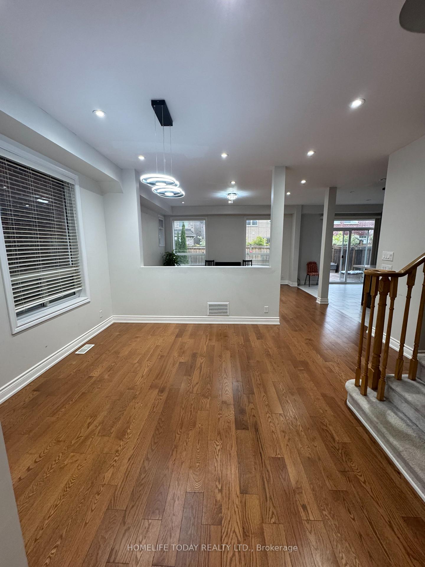 Photo 2 of 117 Blackwell Crescent, Oshawa, Windfields — HOMEH
