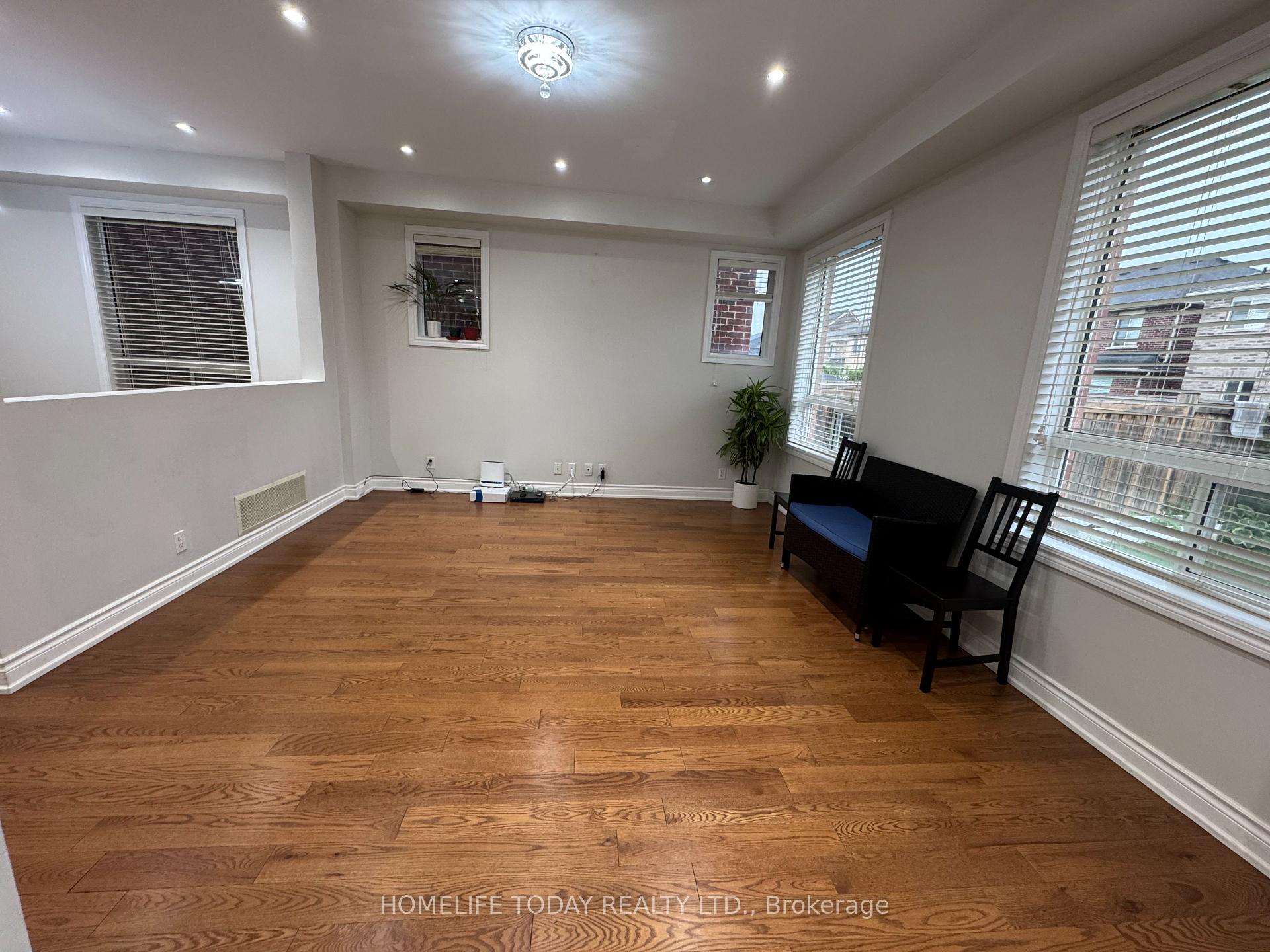 Photo 3 of 117 Blackwell Crescent, Oshawa, Windfields — HOMEH