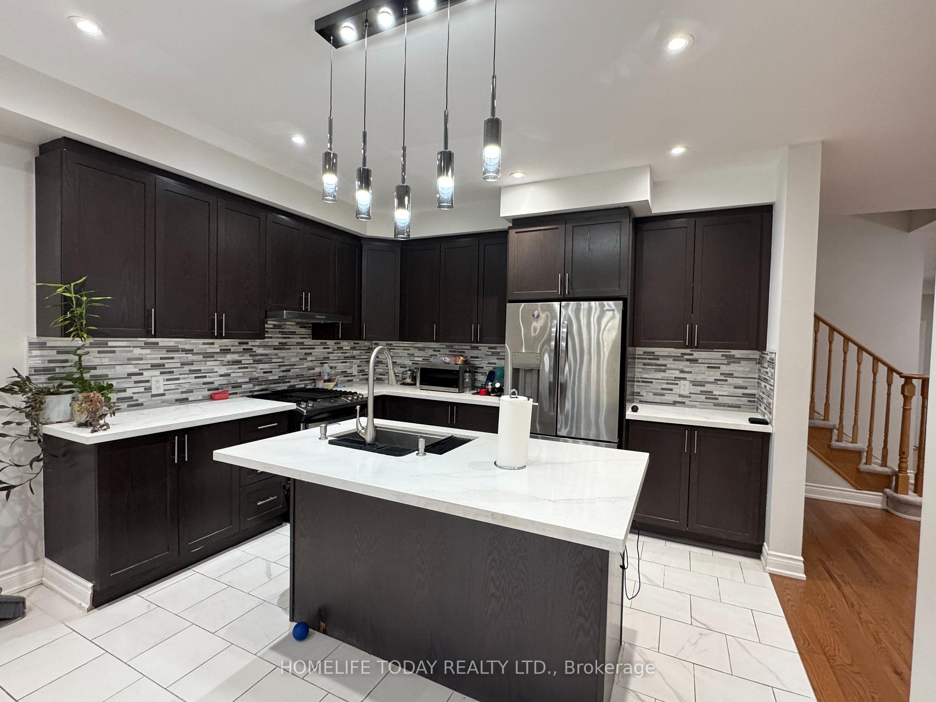 Photo 5 of 117 Blackwell Crescent, Oshawa, Windfields — HOMEH