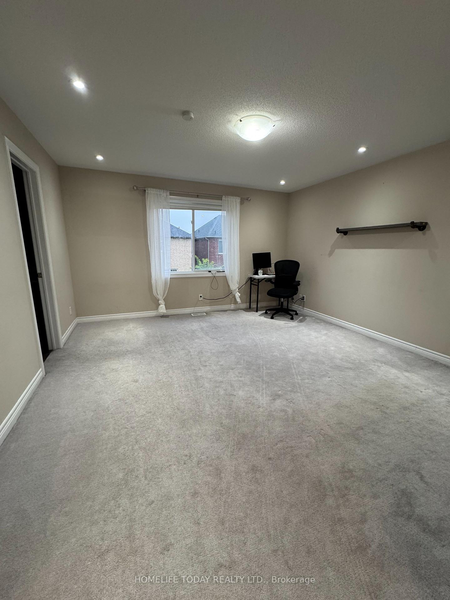 Photo 8 of 117 Blackwell Crescent, Oshawa, Windfields — HOMEH