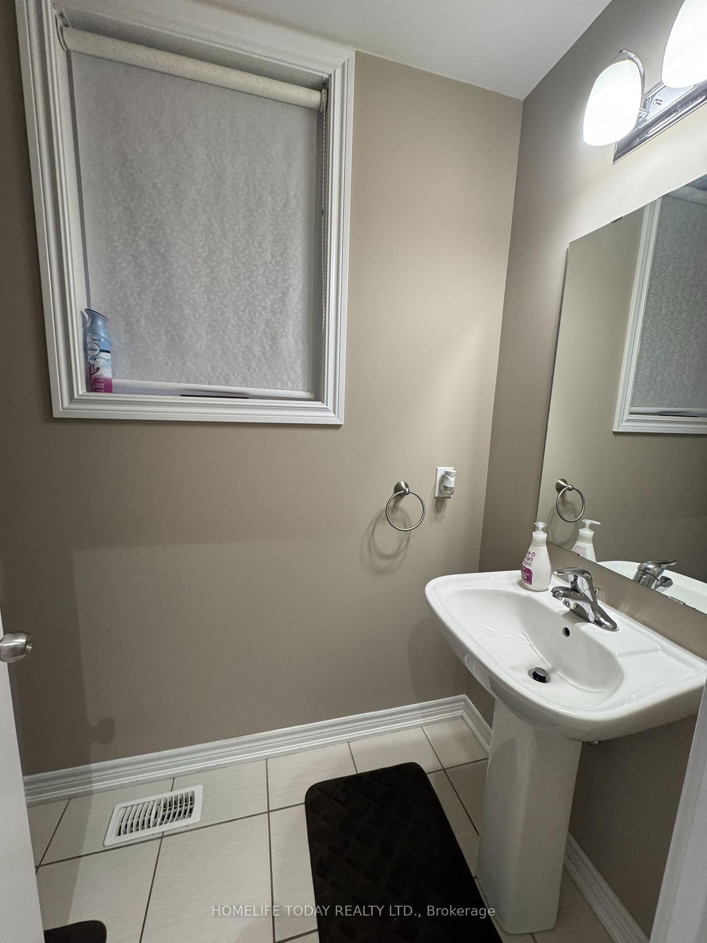 Photo 16 of 117 Blackwell Crescent, Oshawa, Windfields — HOMEH