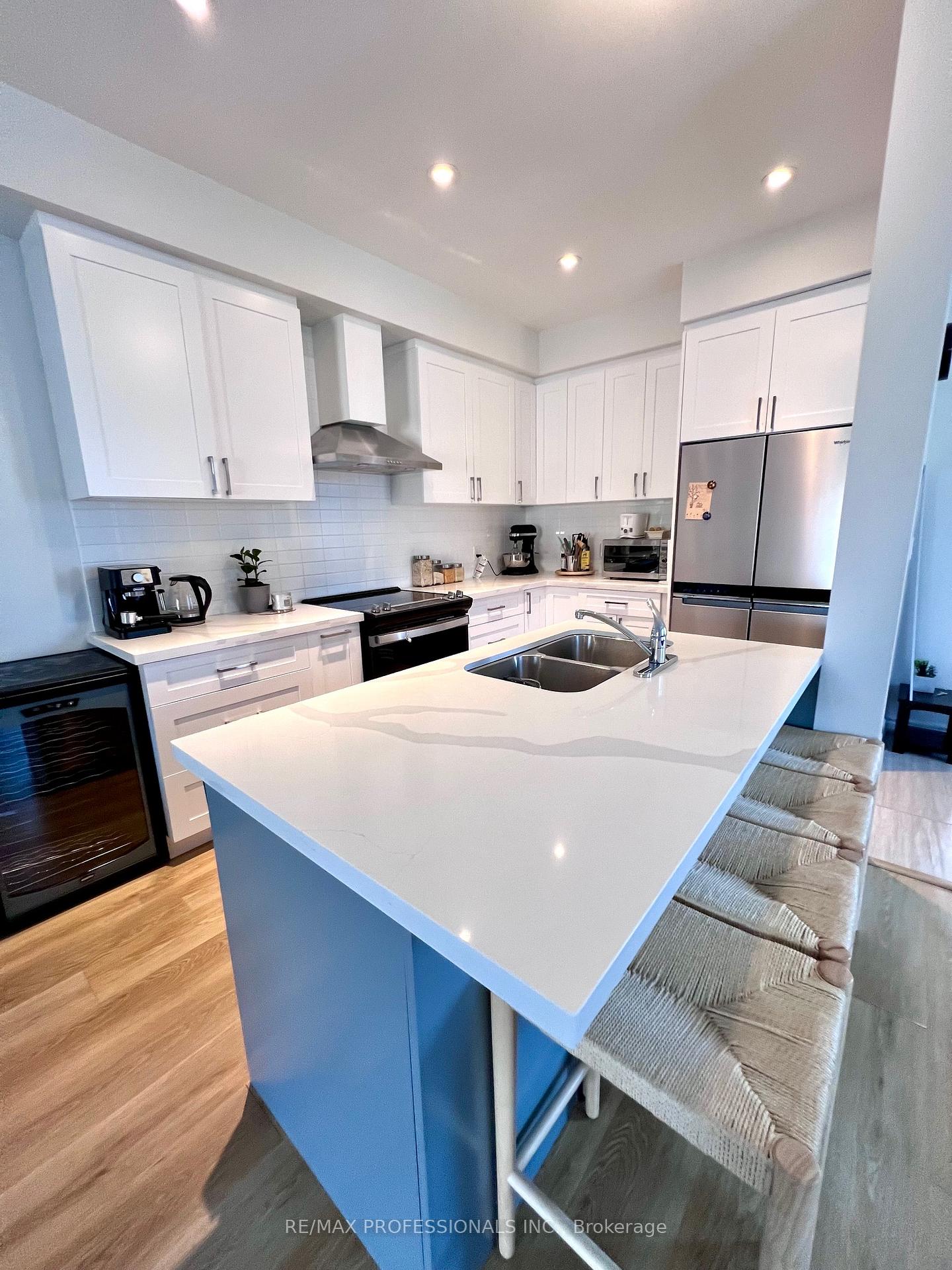 Photo 4 of 111 Haggert Avenue N, Brampton, Downtown Brampton — HOMEH