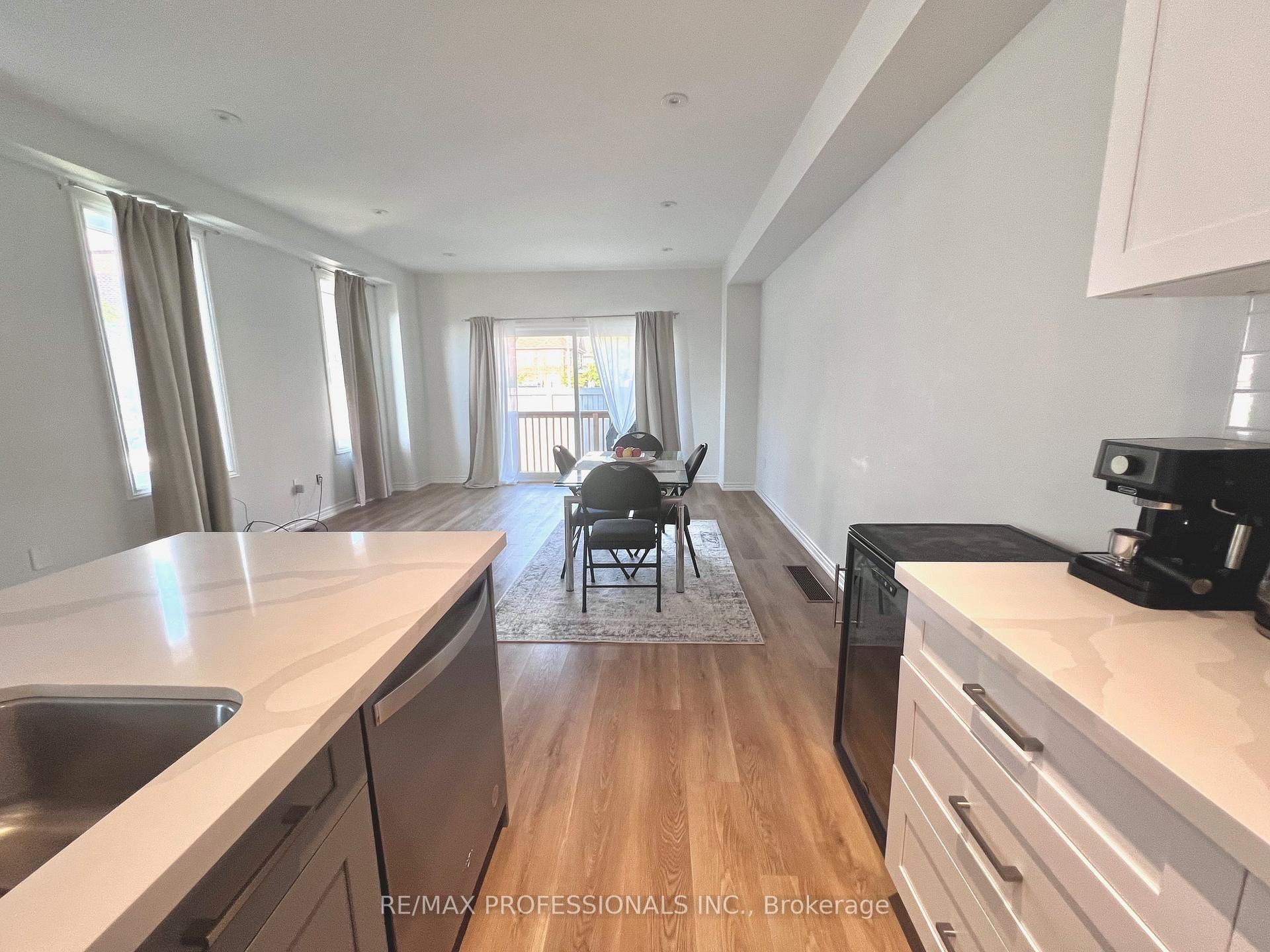 Photo 13 of 111 Haggert Avenue N, Brampton, Downtown Brampton — HOMEH