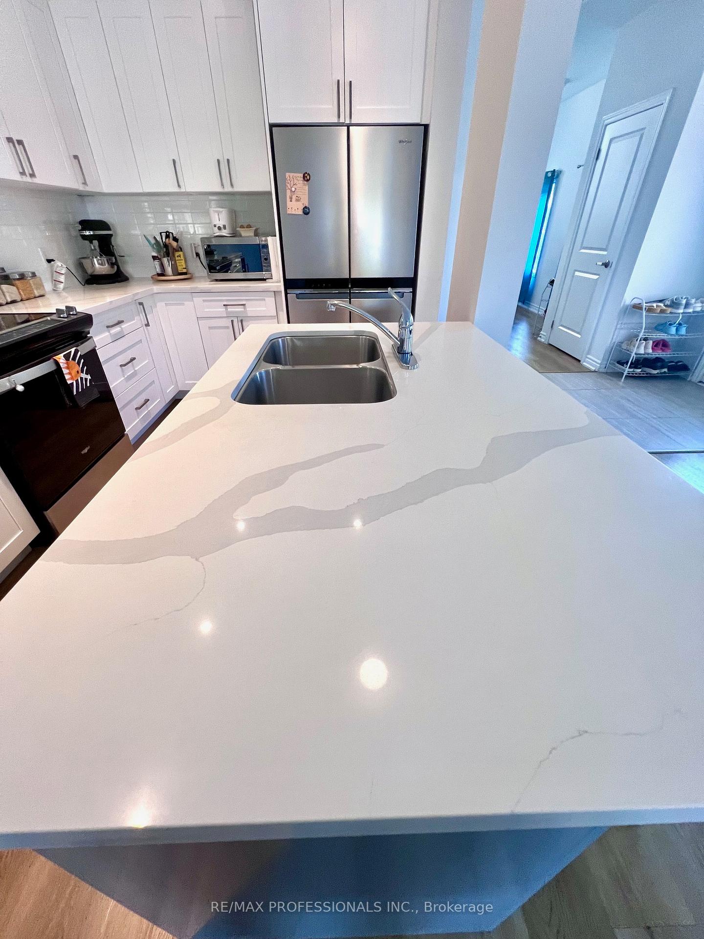 Photo 12 of 111 Haggert Avenue N, Brampton, Downtown Brampton — HOMEH