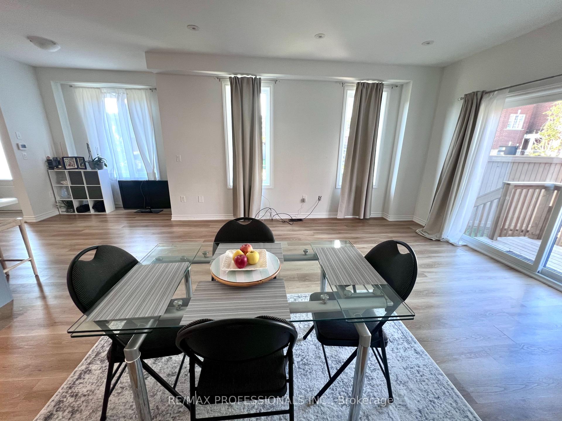 Photo 18 of 111 Haggert Avenue N, Brampton, Downtown Brampton — HOMEH