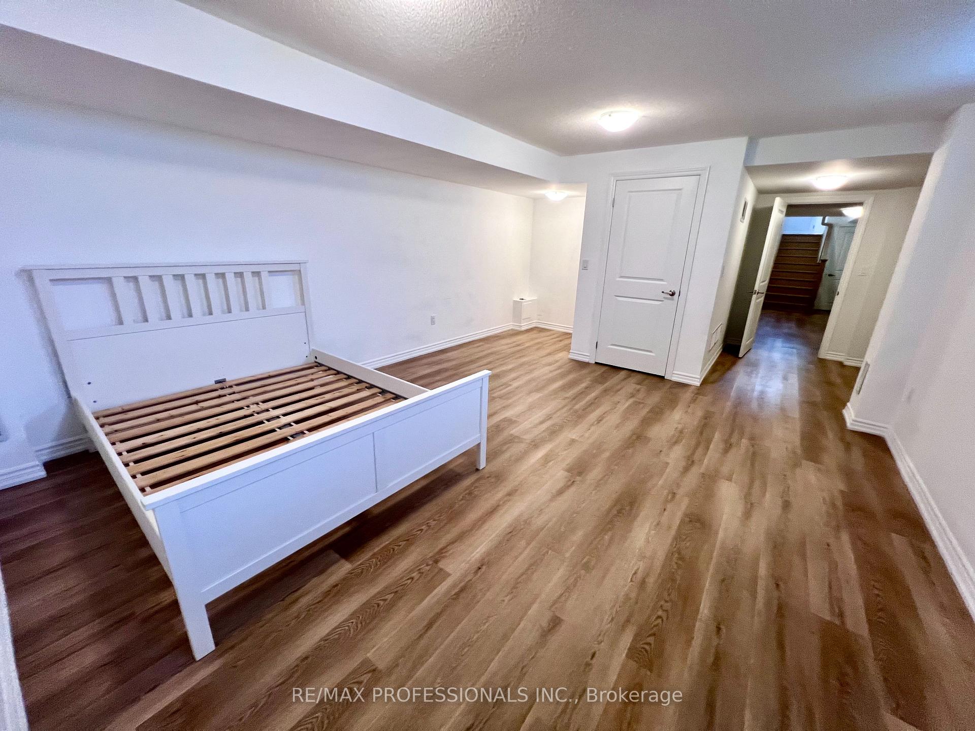 Photo 19 of 111 Haggert Avenue N, Brampton, Downtown Brampton — HOMEH