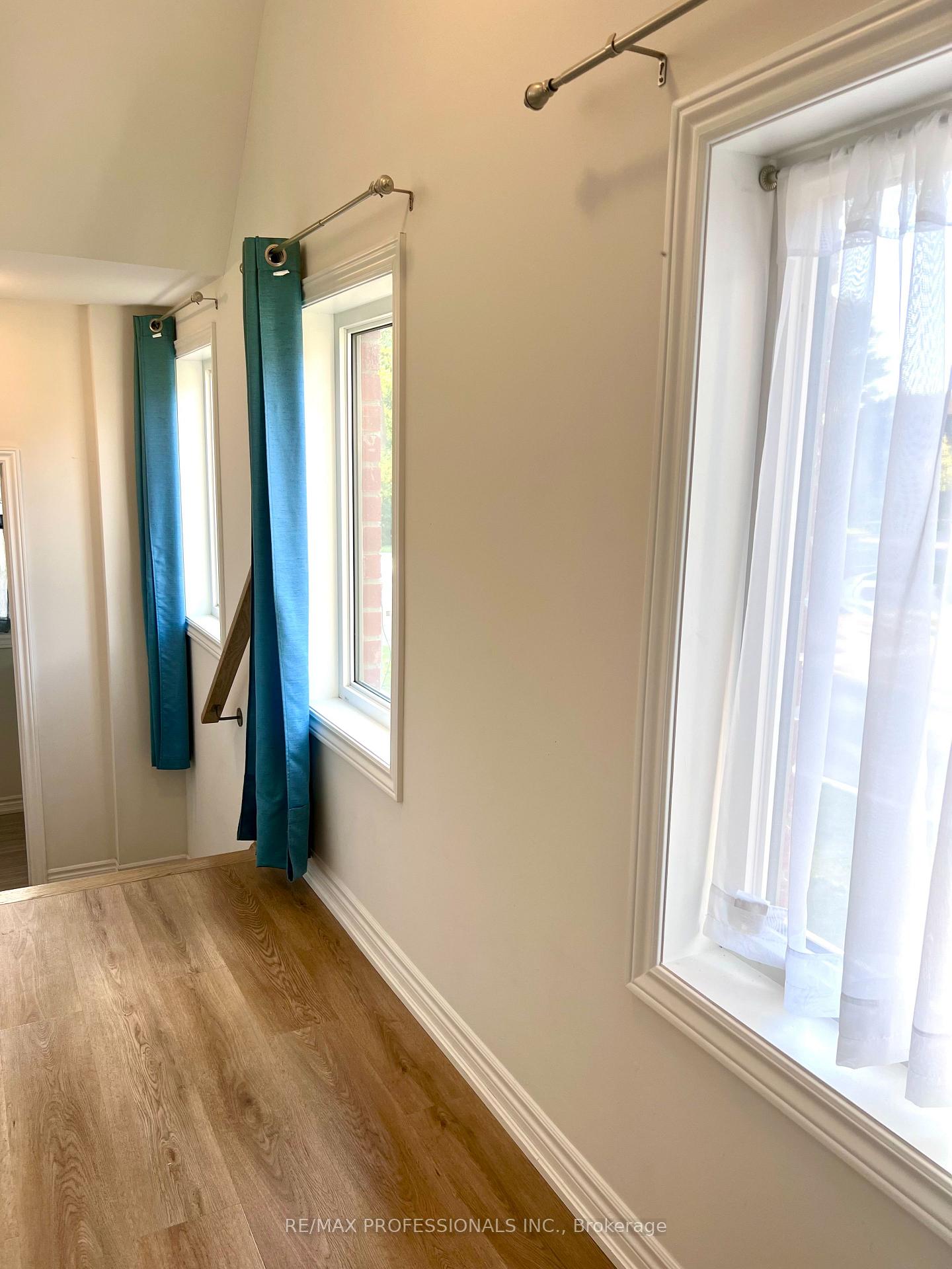 Photo 22 of 111 Haggert Avenue N, Brampton, Downtown Brampton — HOMEH