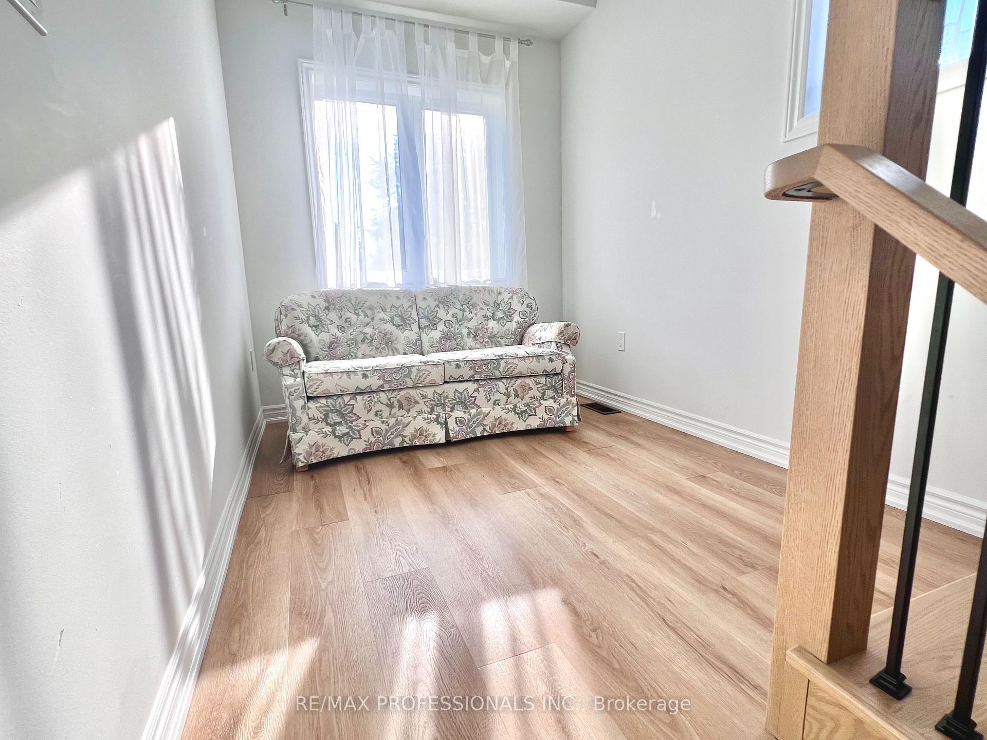 Photo 23 of 111 Haggert Avenue N, Brampton, Downtown Brampton — HOMEH