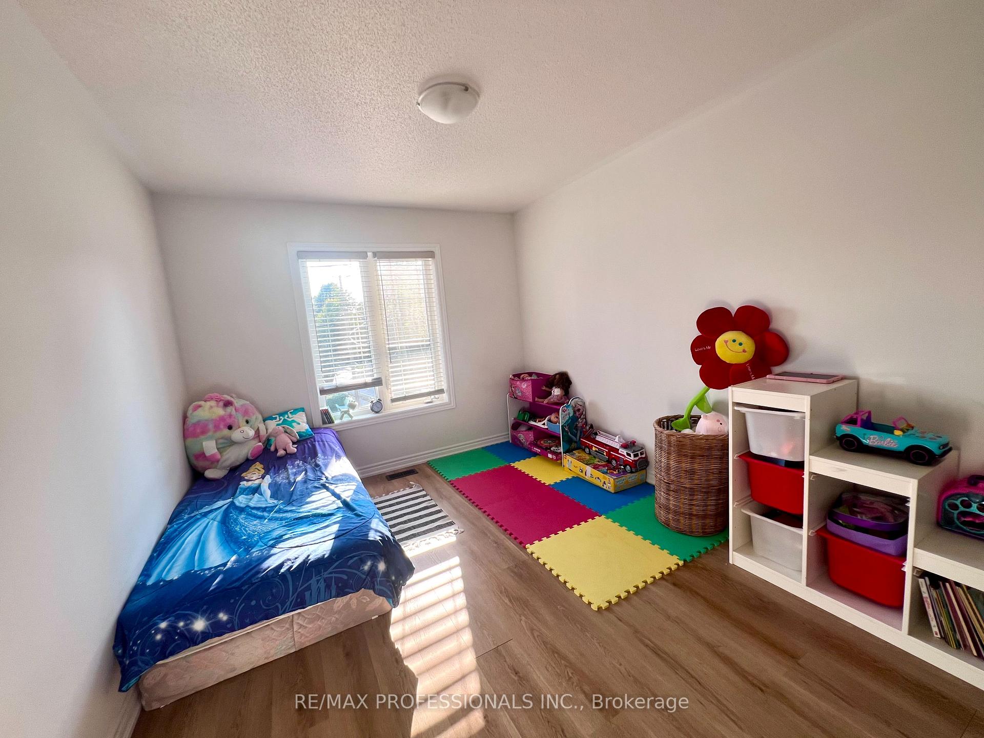 Photo 24 of 111 Haggert Avenue N, Brampton, Downtown Brampton — HOMEH