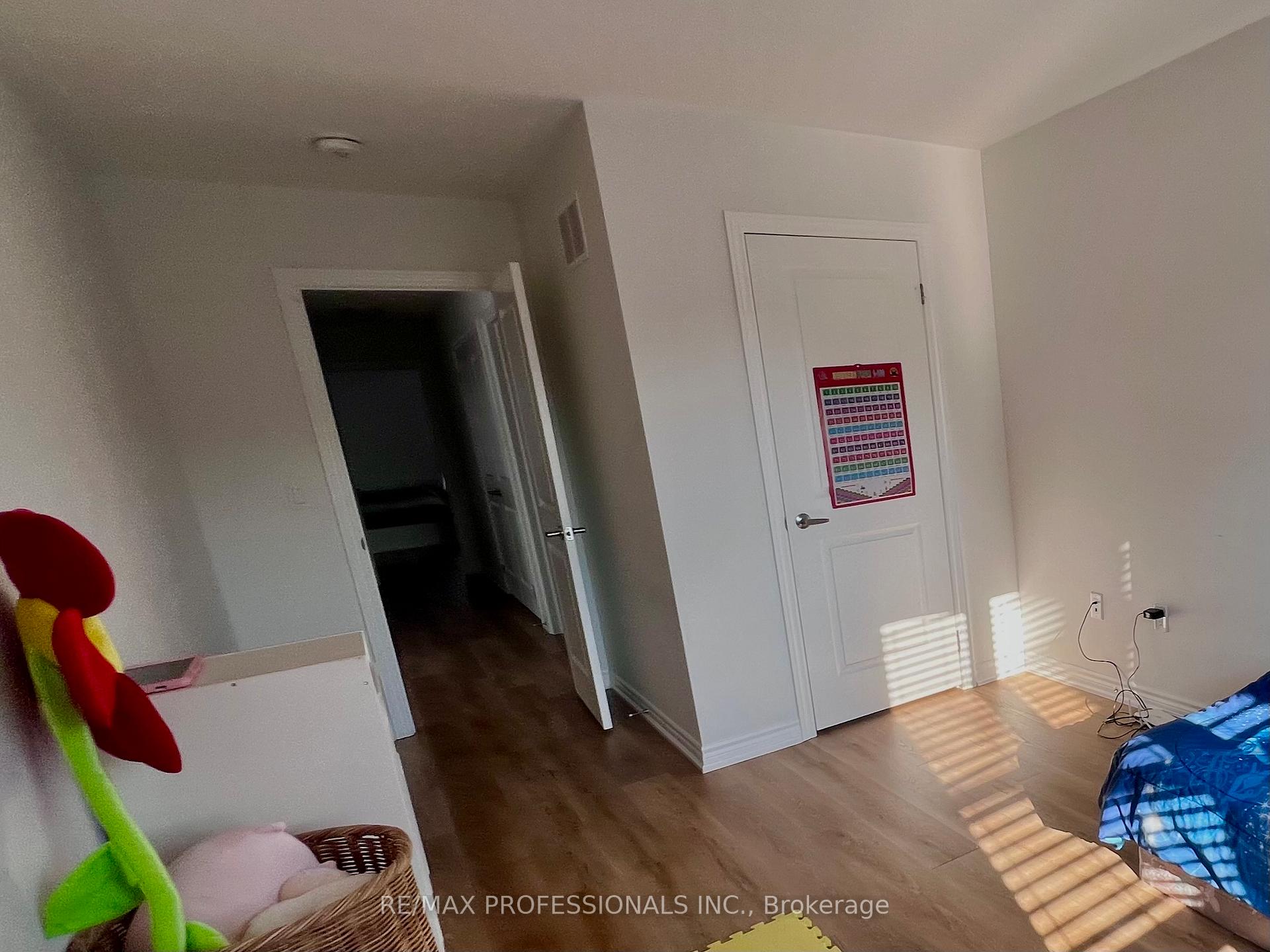 Photo 28 of 111 Haggert Avenue N, Brampton, Downtown Brampton — HOMEH