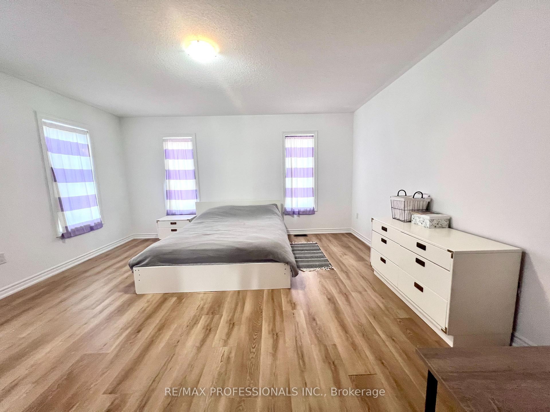 Photo 29 of 111 Haggert Avenue N, Brampton, Downtown Brampton — HOMEH