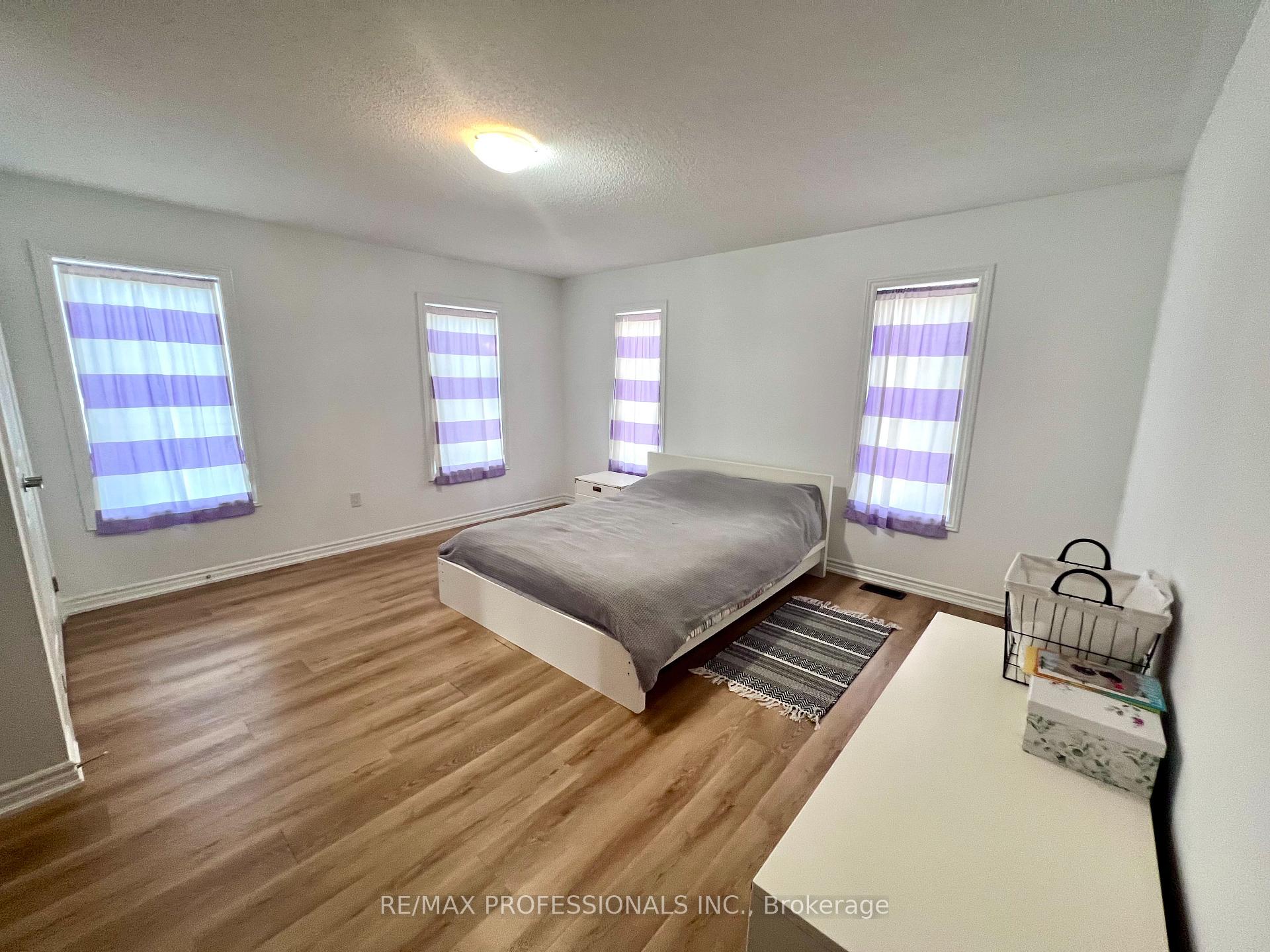 Photo 30 of 111 Haggert Avenue N, Brampton, Downtown Brampton — HOMEH