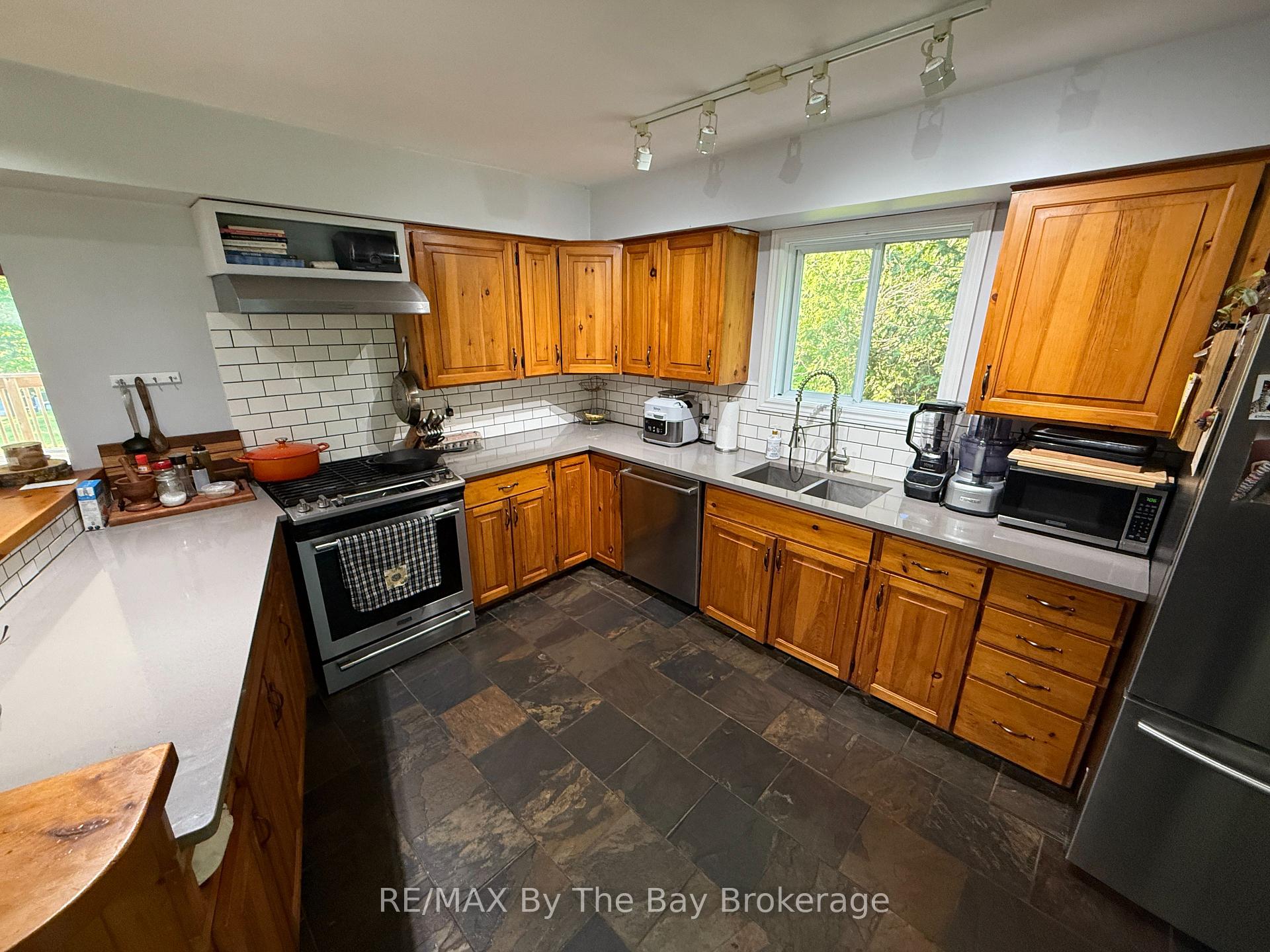 Photo 5 of 71 Grandview Road, Tay, Port McNicoll — HOMEH