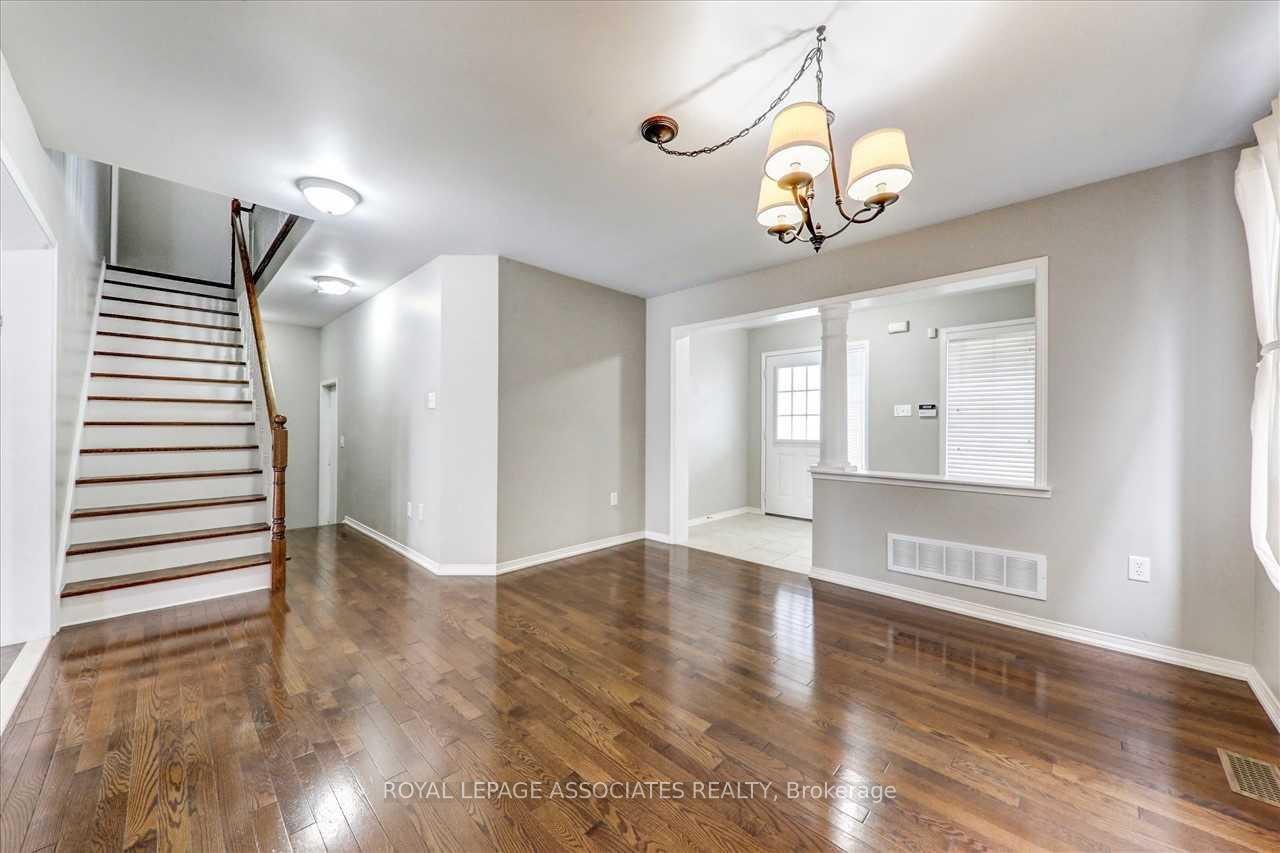 Photo 7 of 8 Ryder Crescent, Ajax, Northeast Ajax — HOMEH