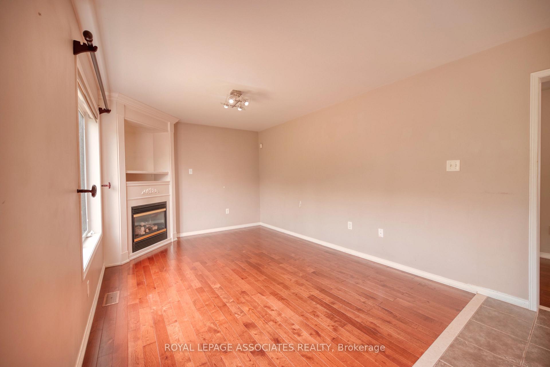 Photo 10 of 8 Ryder Crescent, Ajax, Northeast Ajax — HOMEH