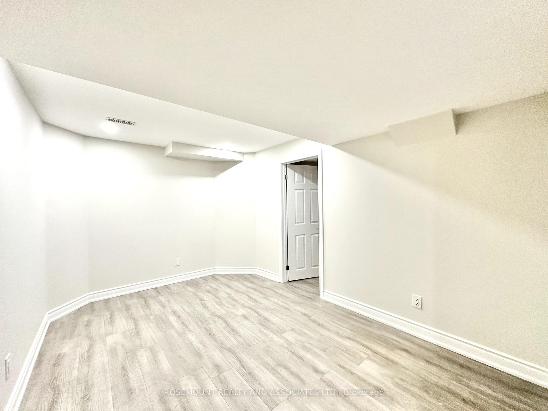 Photo 4 of 101 Annina Crescent, Markham, Village Green-South Unionville — HOMEH