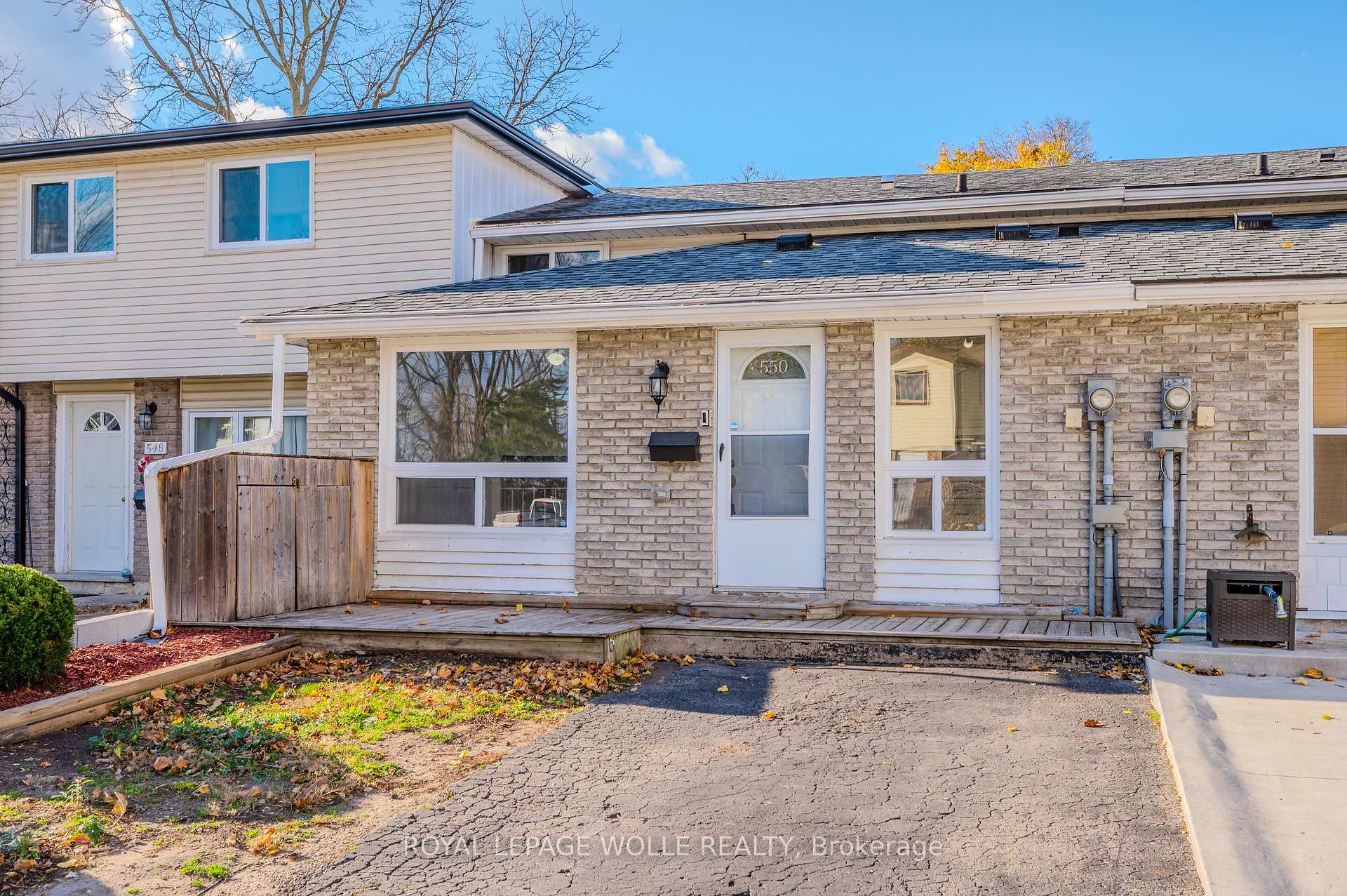 Front of 550 Parkview Crescent