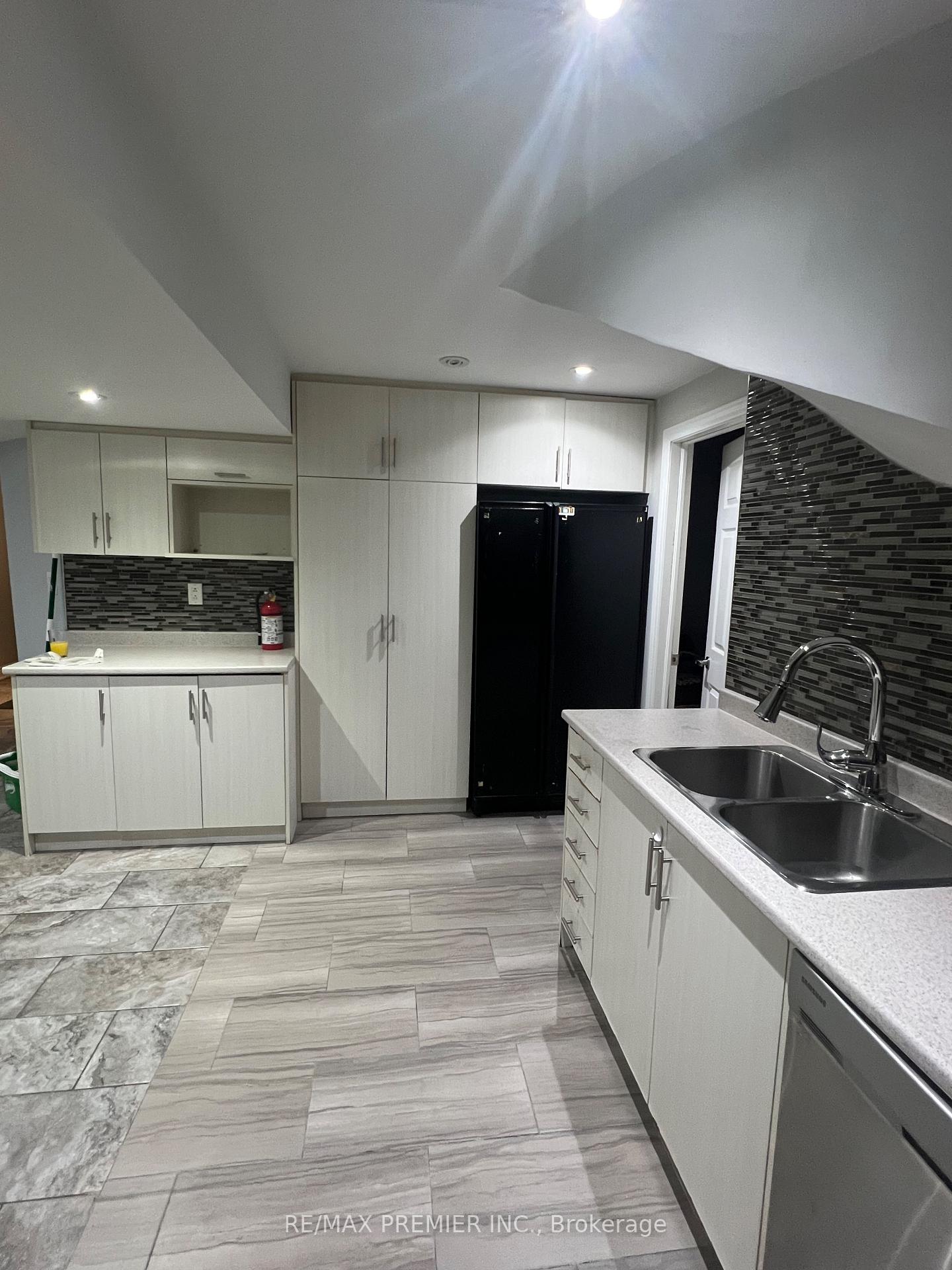 Photo 3 of Unit Bsmt, 67 Cartwright Boulevard, Vaughan, East Woodbridge — HOMEH